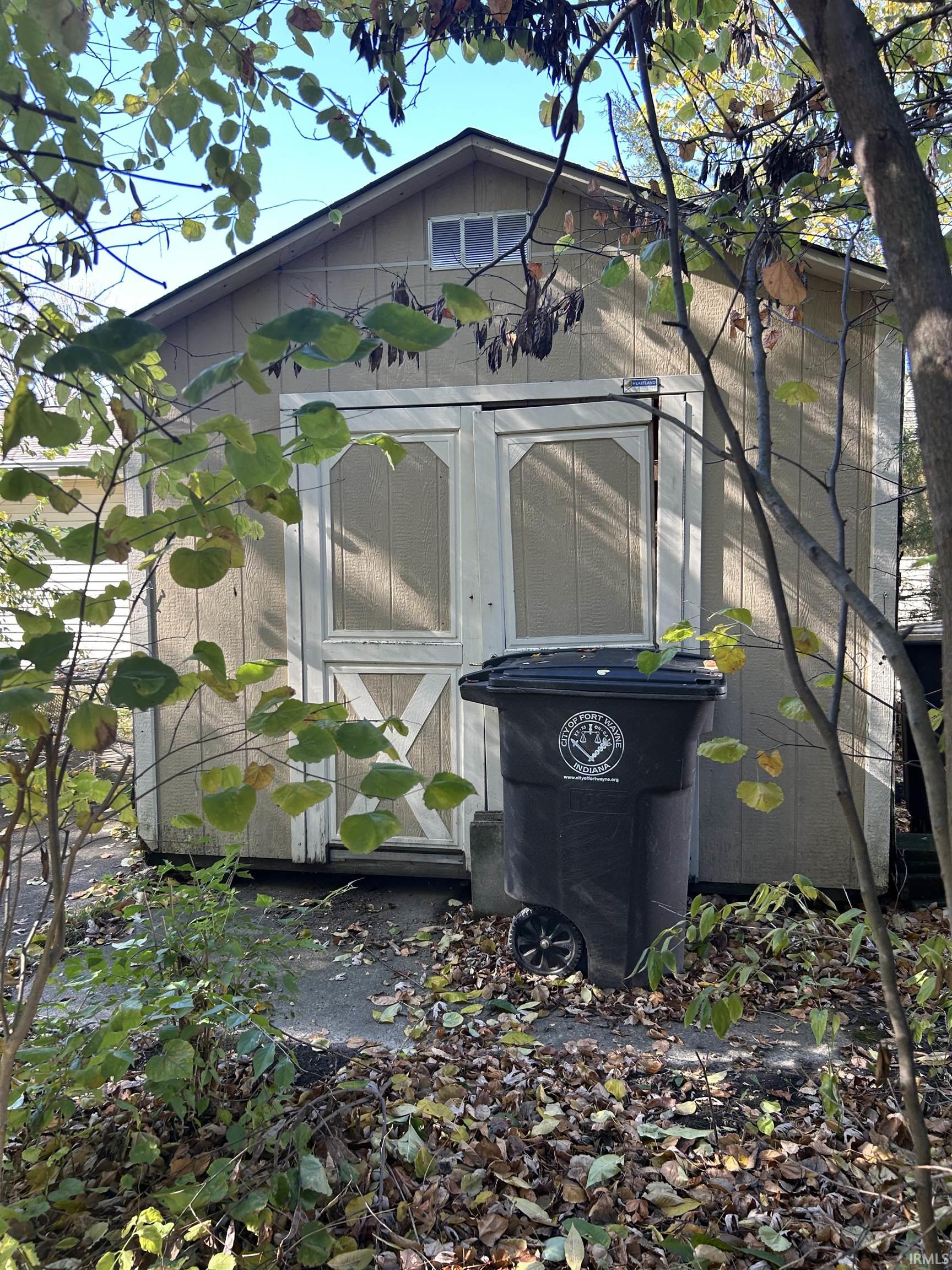 Photo 8 of 2435 Dodge Avenue