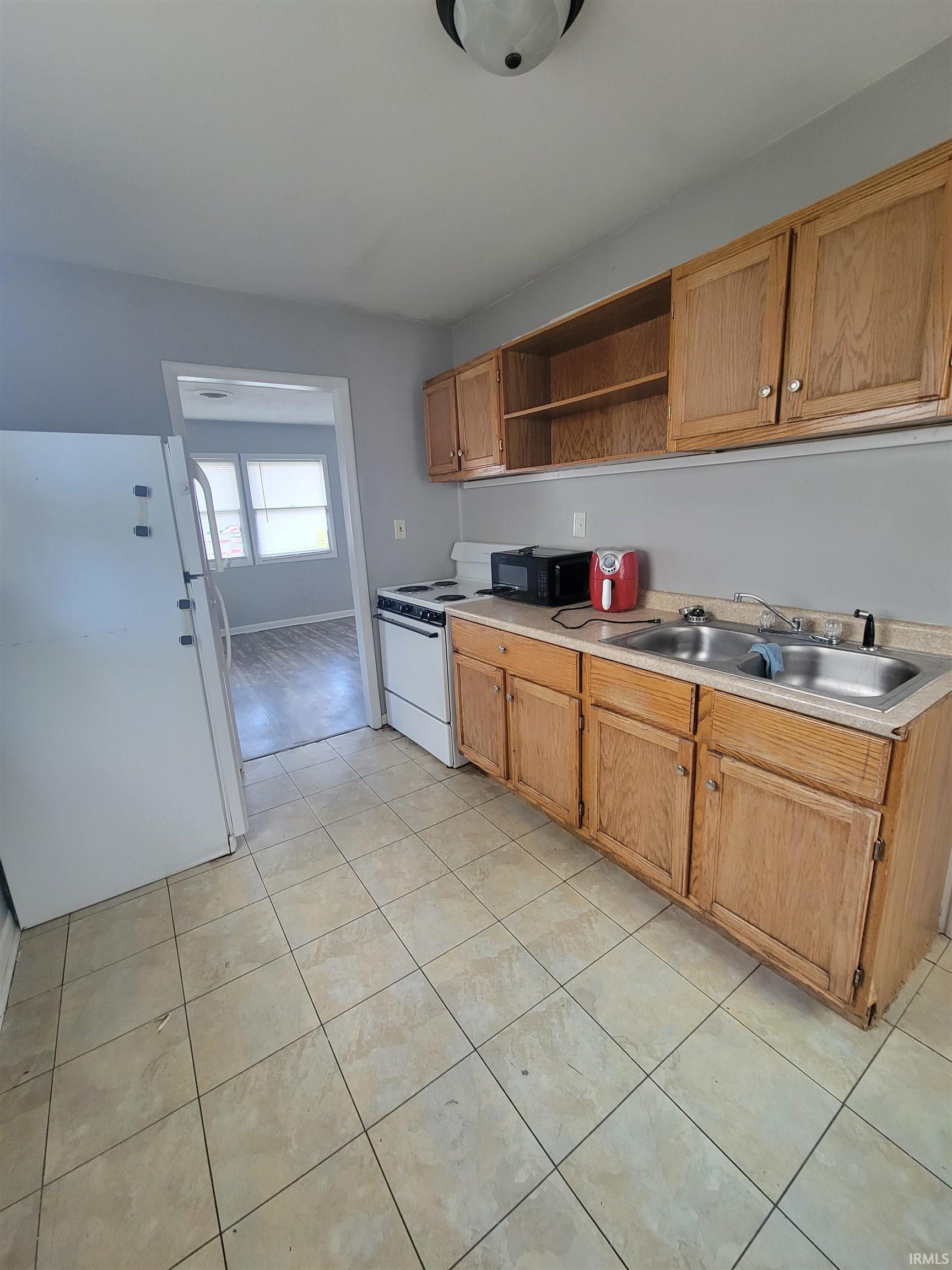 Homes for sale in Mishawaka, IN | 913 Geyer Ave, Mishawaka, IN 46544 | MLS# 202543237