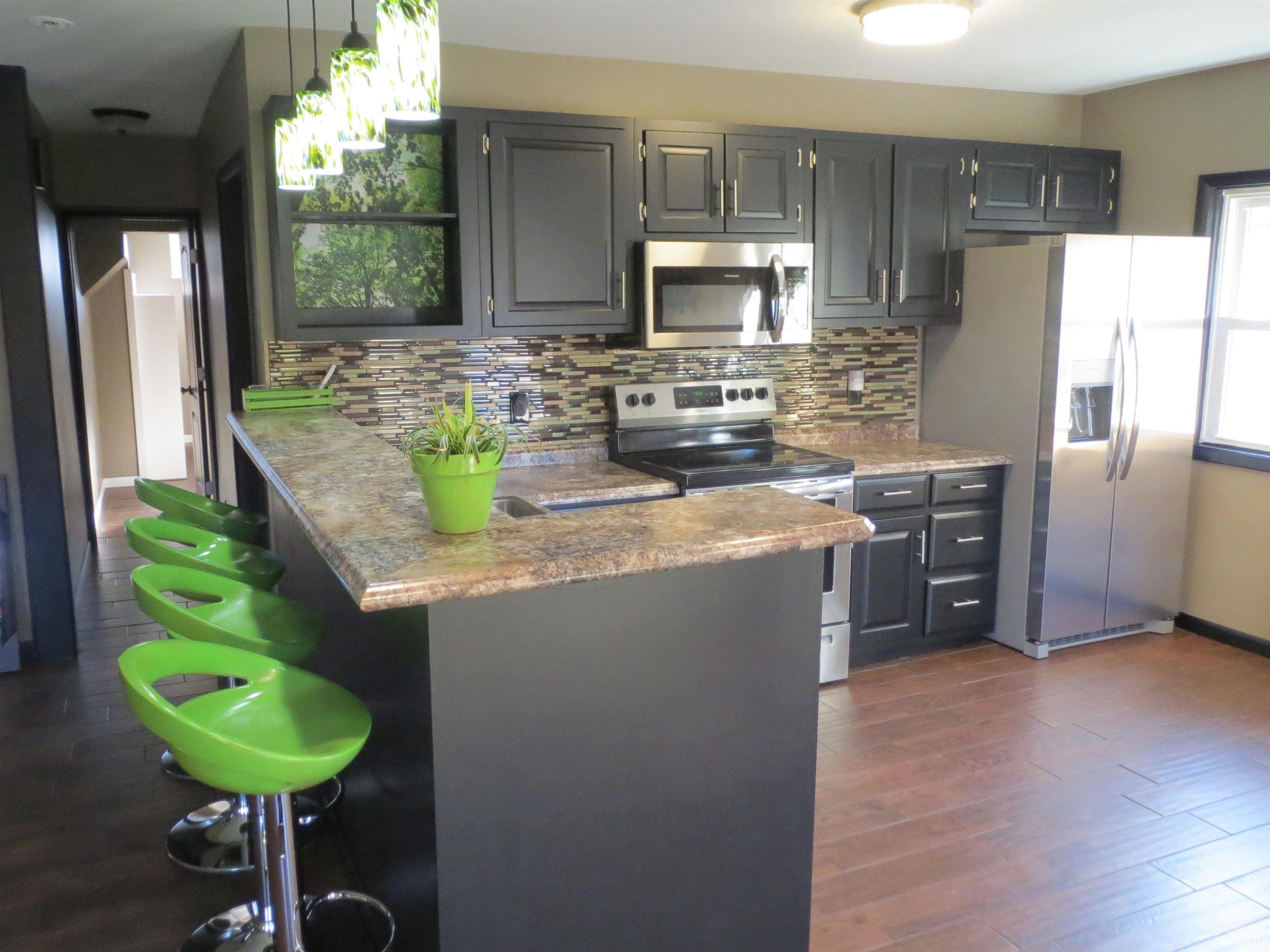 Photo 4 of 702 N Main Streets