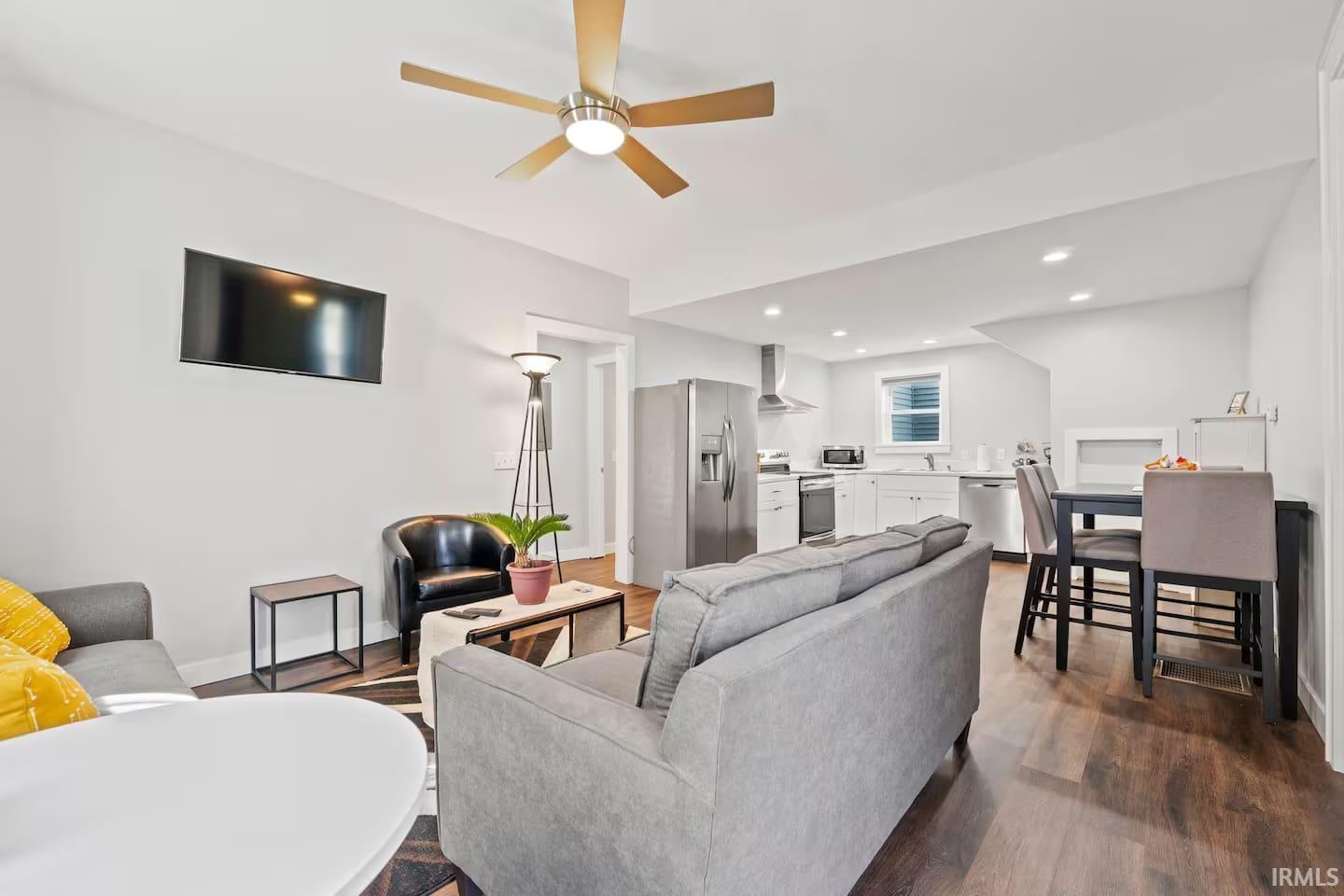 Photo 3 of 1206 Fairfield Avenue