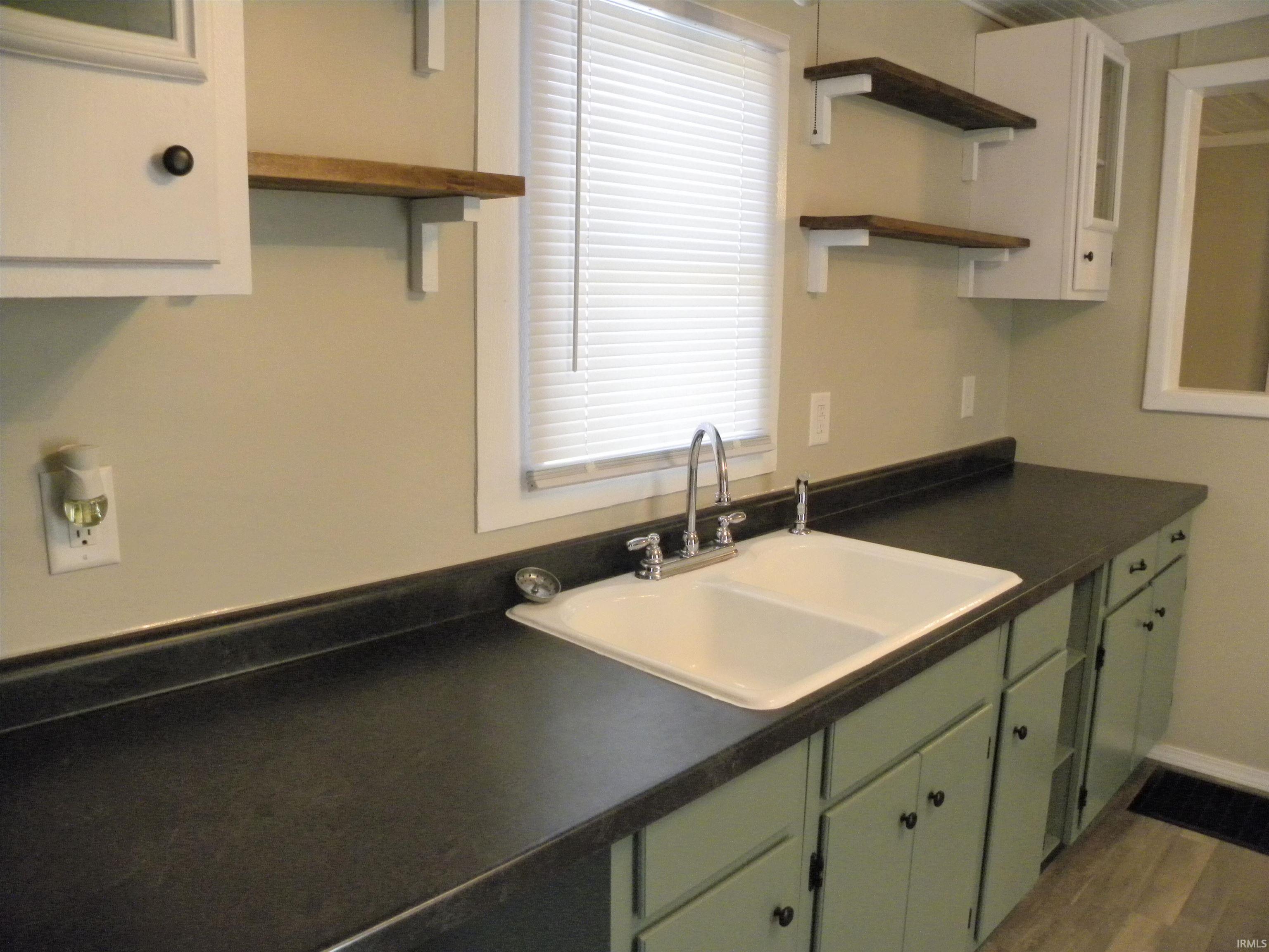 Homes for sale in Spencer, IN | 1536 River Rd, Spencer, IN 47460 | MLS# 202543316