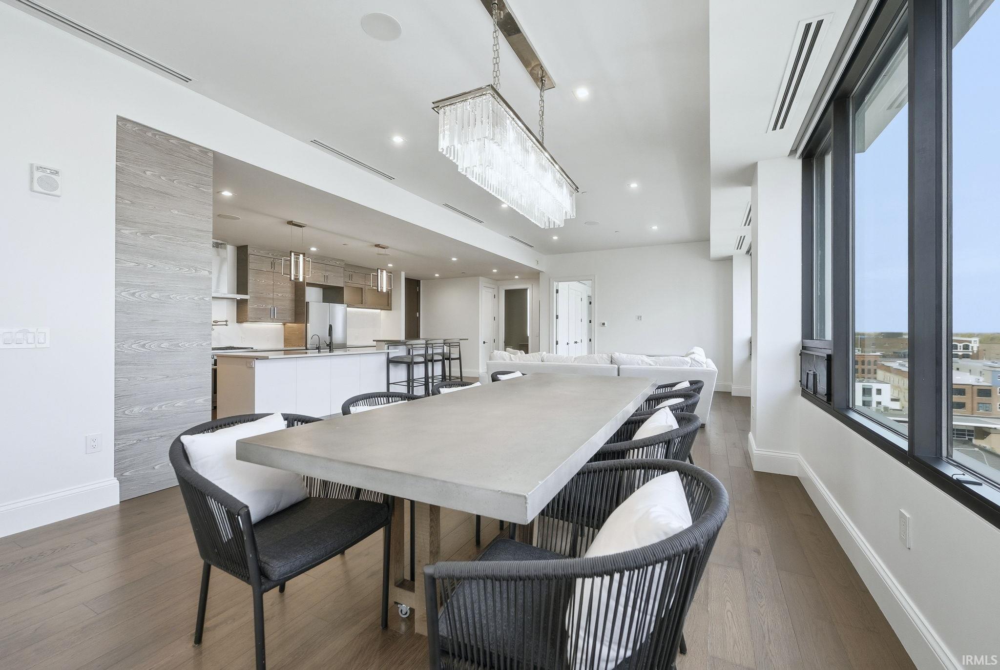 Photo 11 of 202 W Berry Street