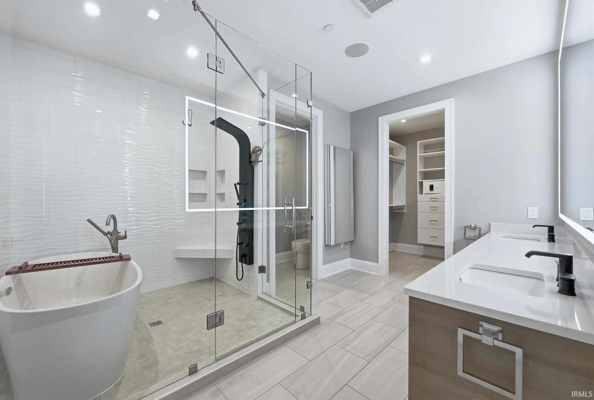 Photo 14 of 202 W Berry Street