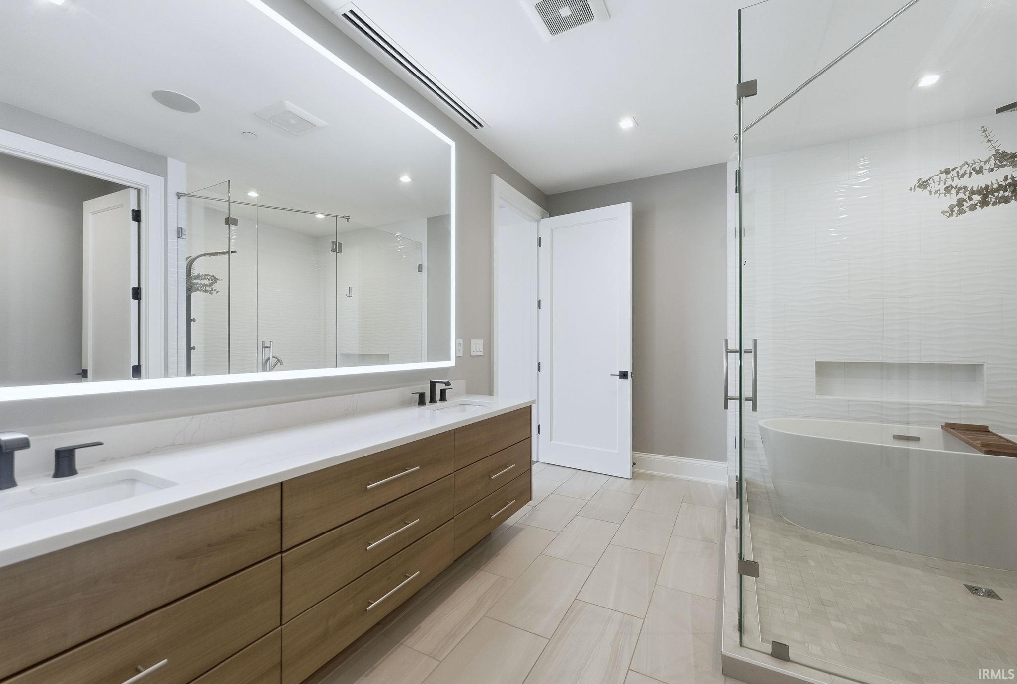 Photo 15 of 202 W Berry Street