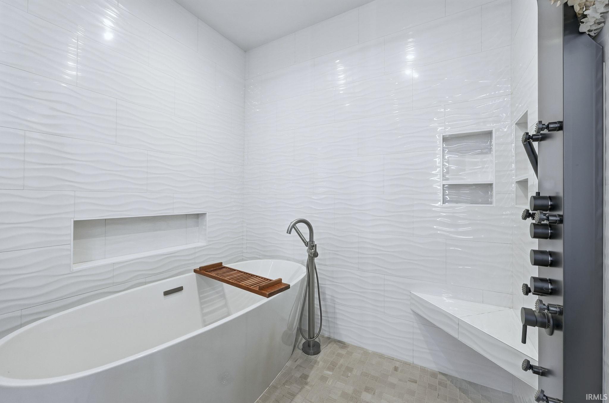 Photo 16 of 202 W Berry Street