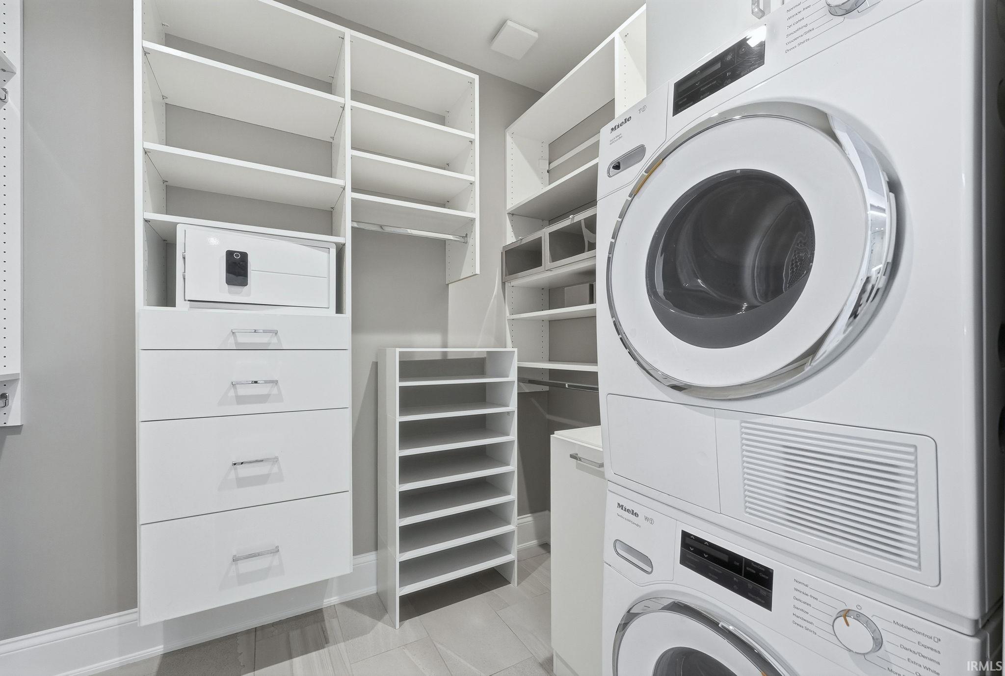 Photo 17 of 202 W Berry Street