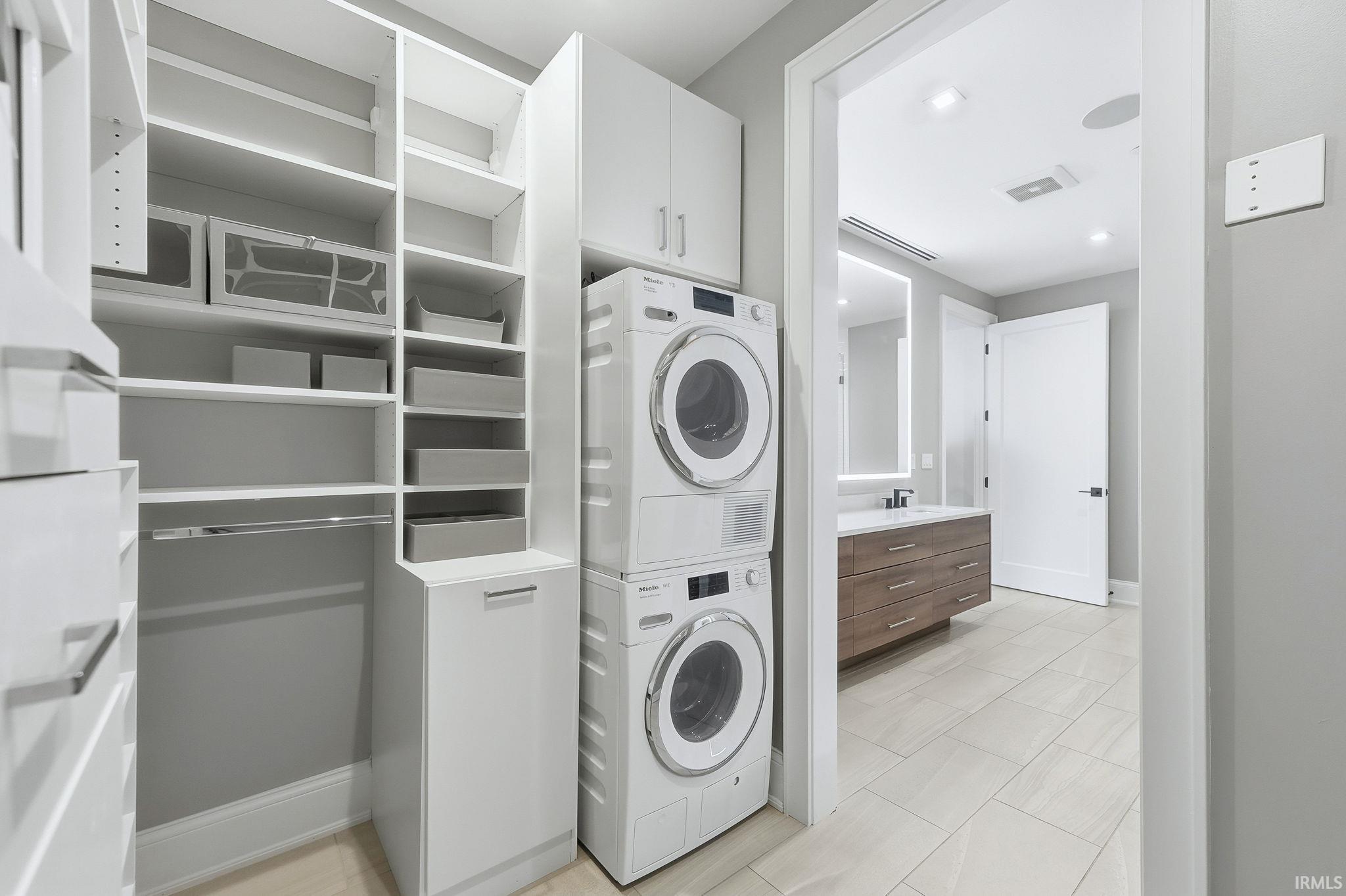 Photo 18 of 202 W Berry Street