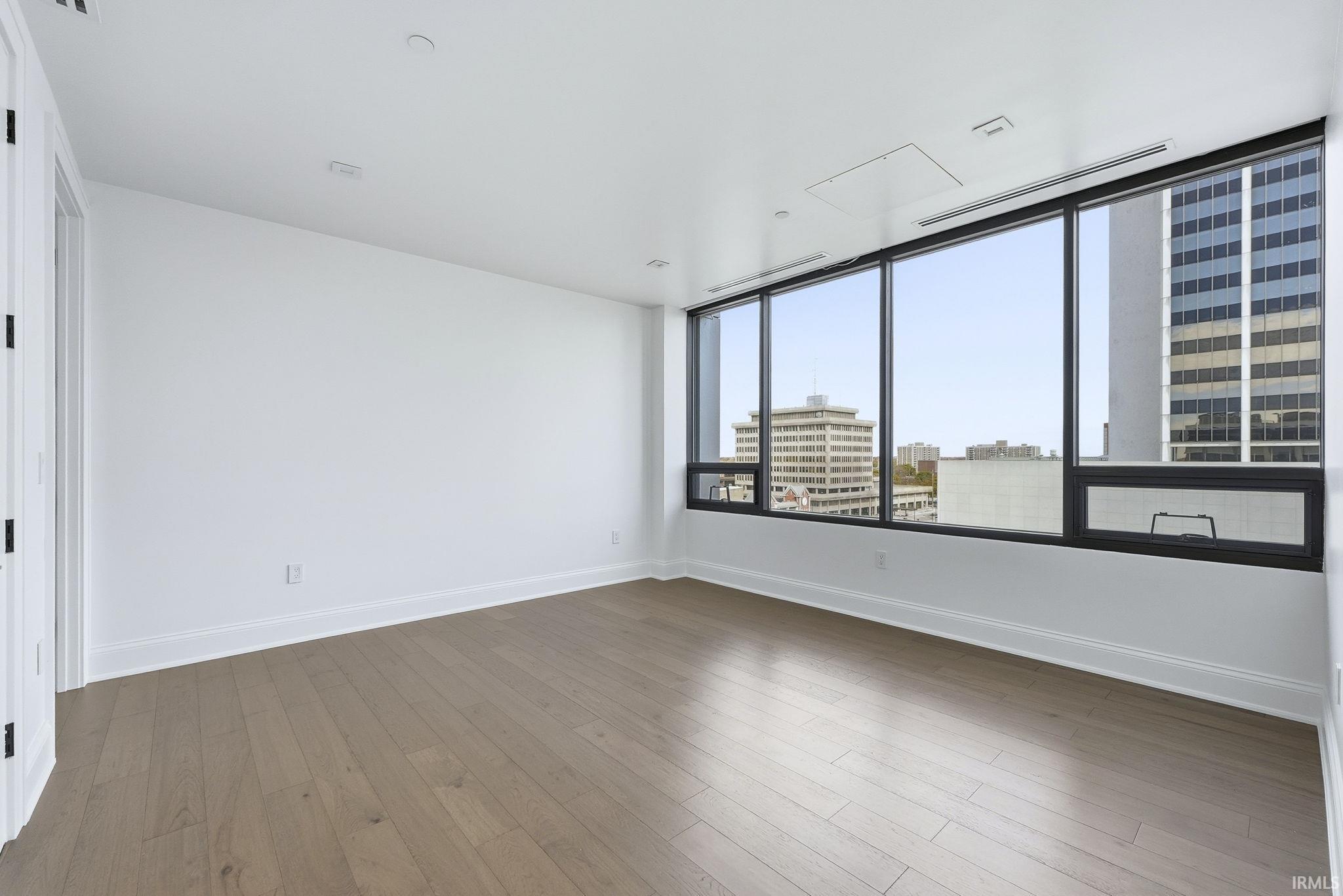 Photo 19 of 202 W Berry Street