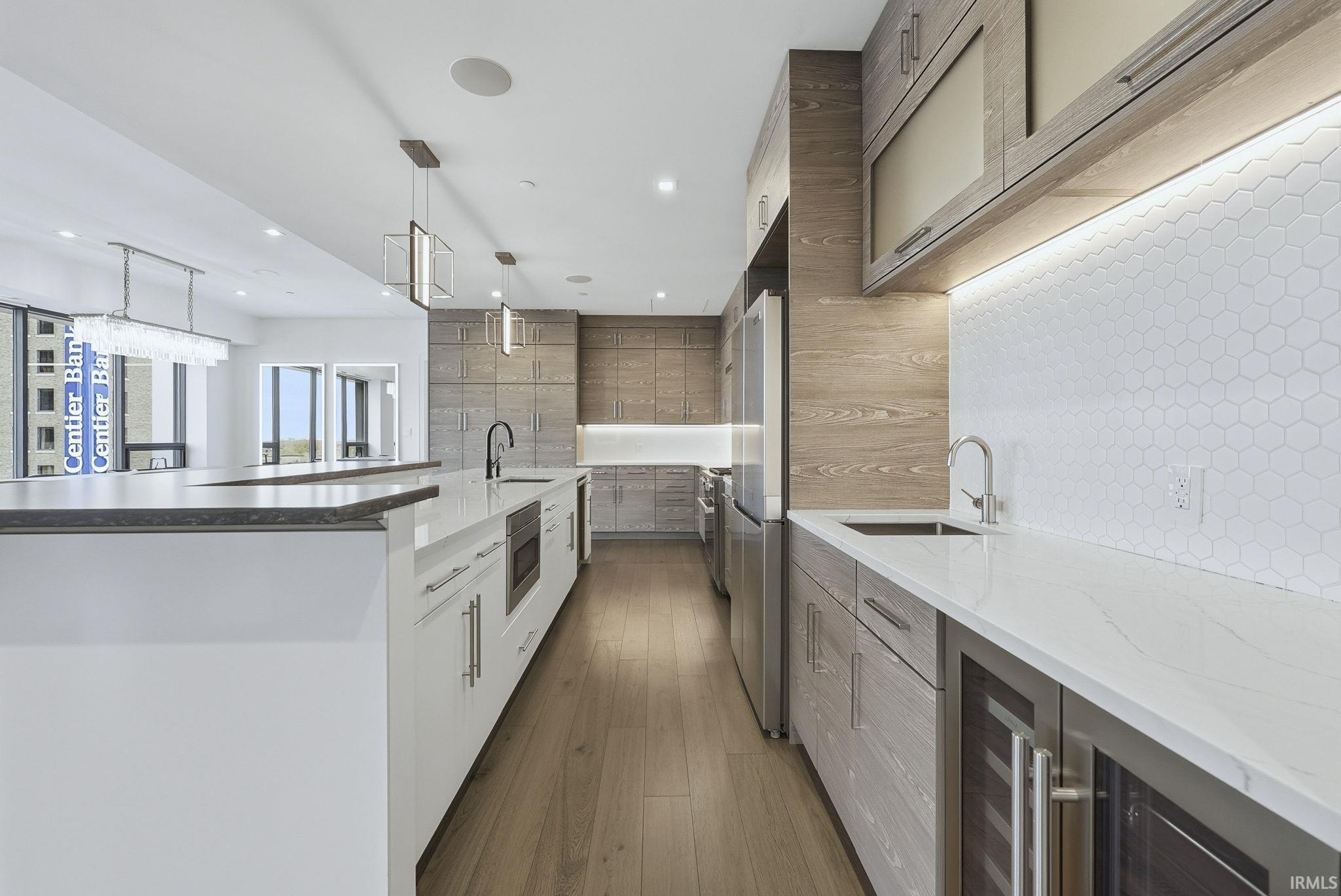 Photo 2 of 202 W Berry Street