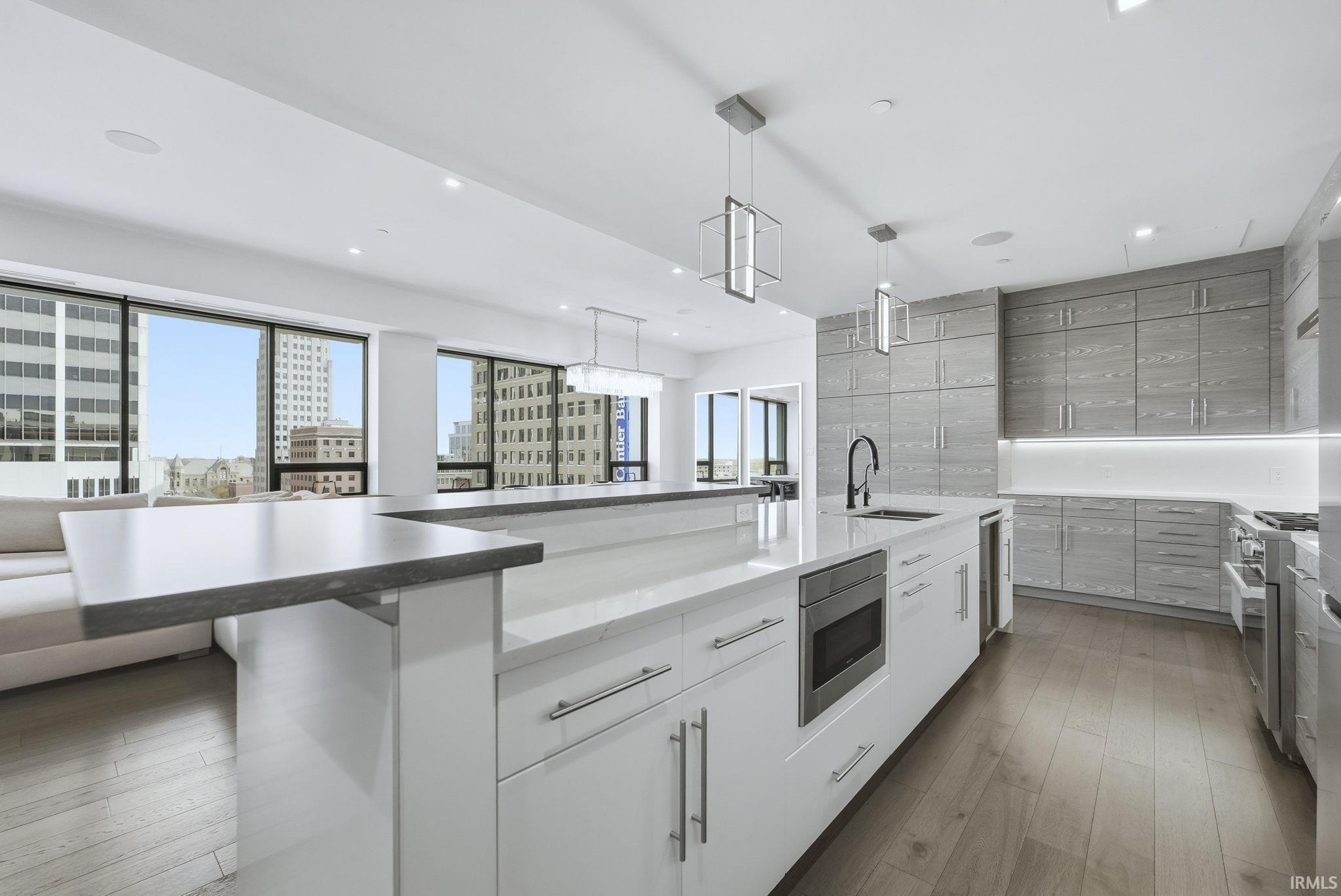 Photo 24 of 202 W Berry Street