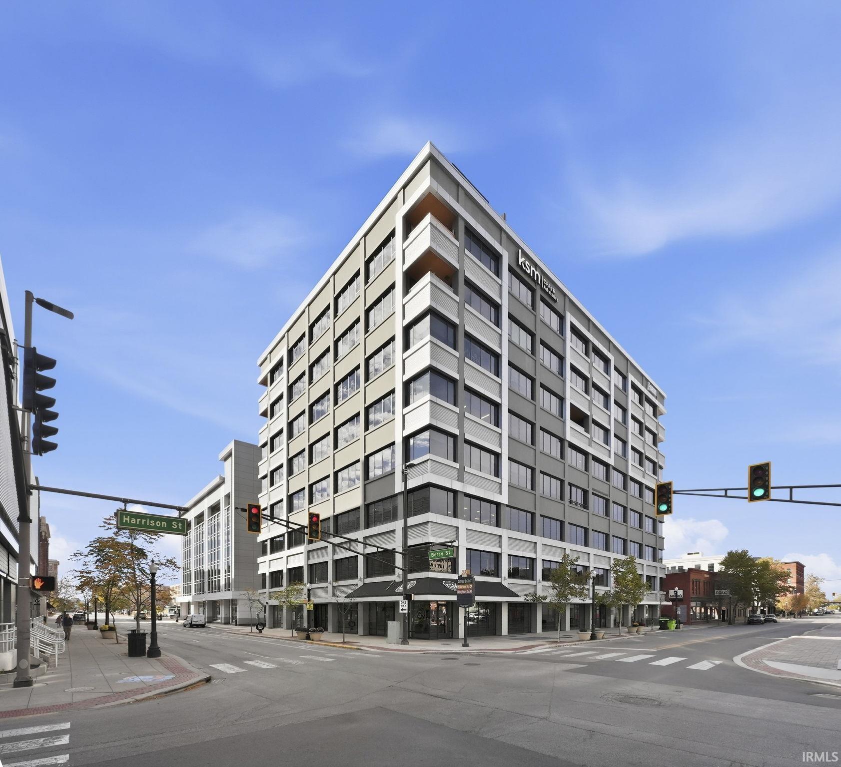 Photo 25 of 202 W Berry Street