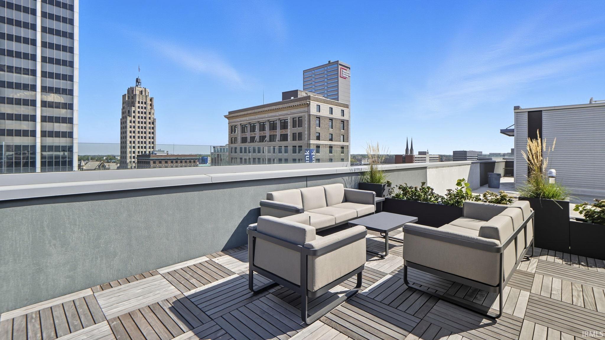 Photo 28 of 202 W Berry Street