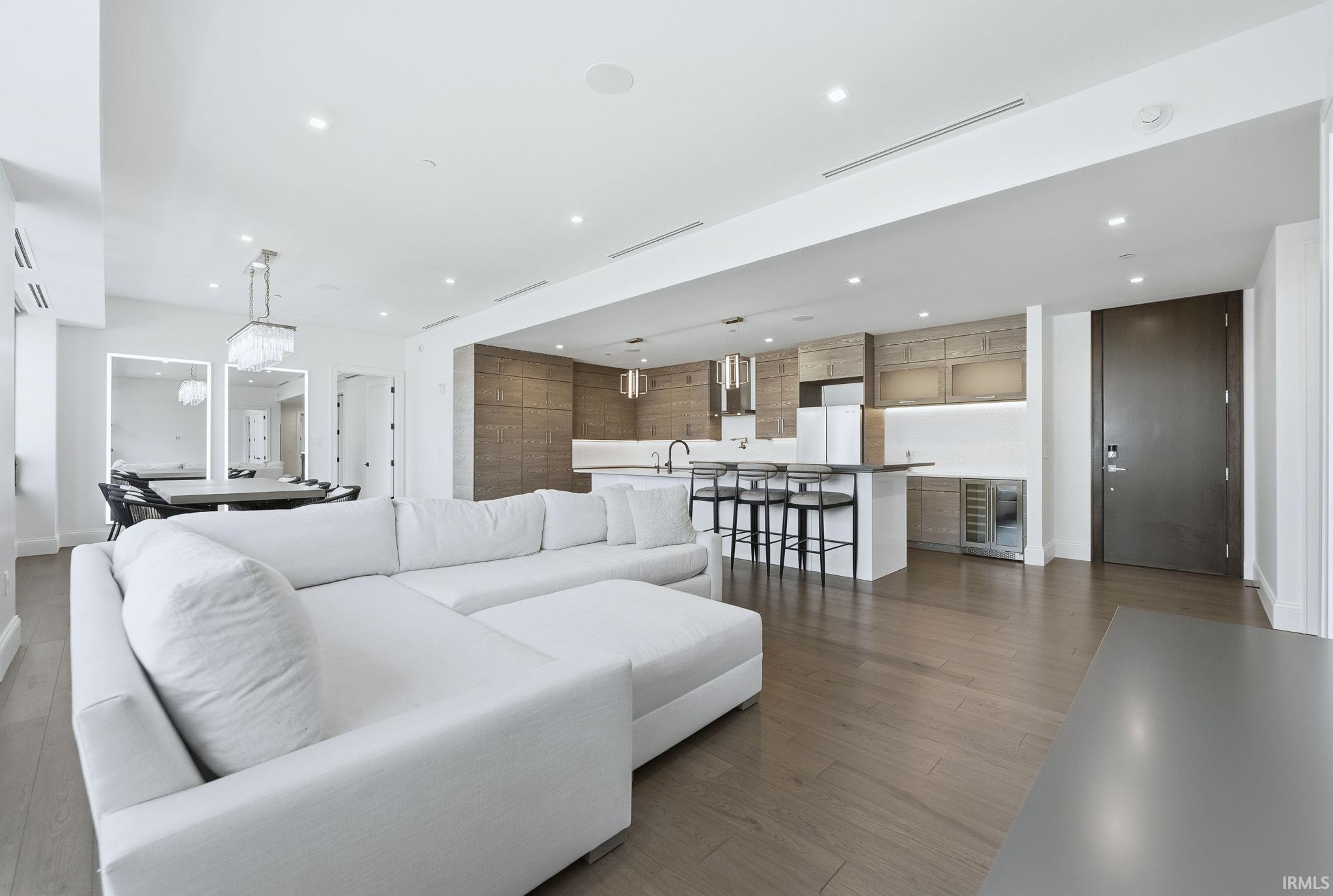 Photo 6 of 202 W Berry Street