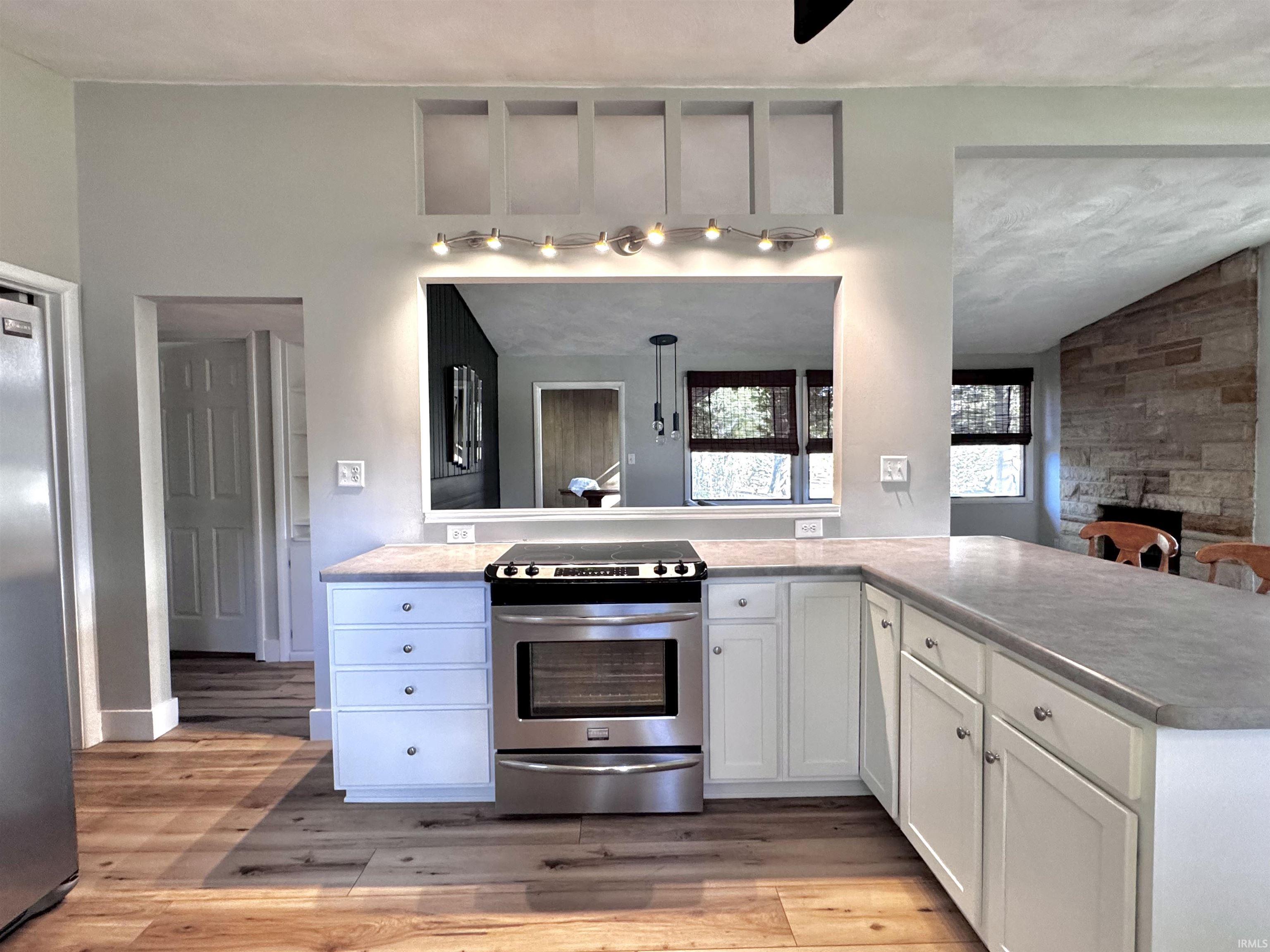 Photo 4 of 7102 Woodhue Lane