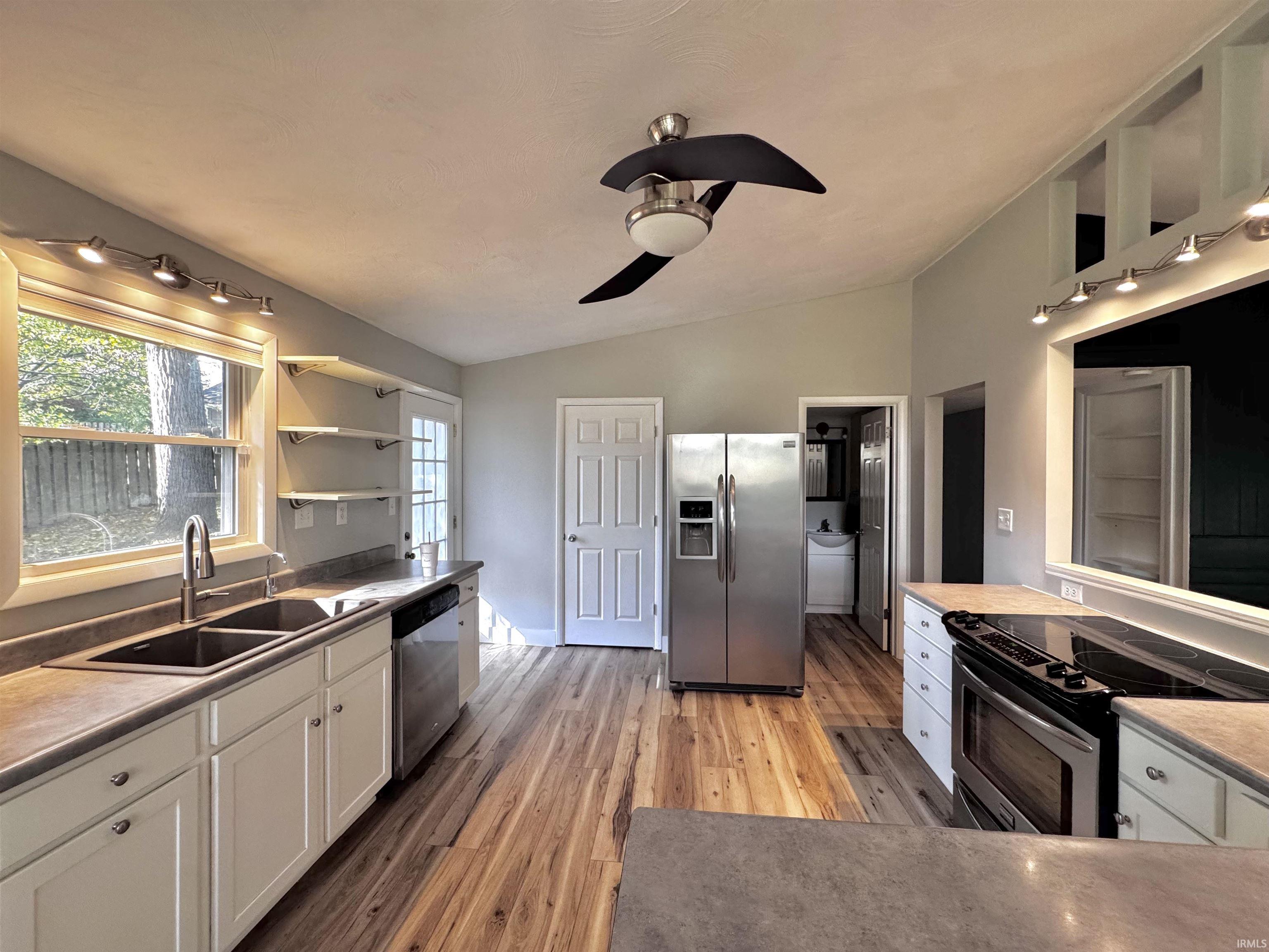 Photo 9 of 7102 Woodhue Lane