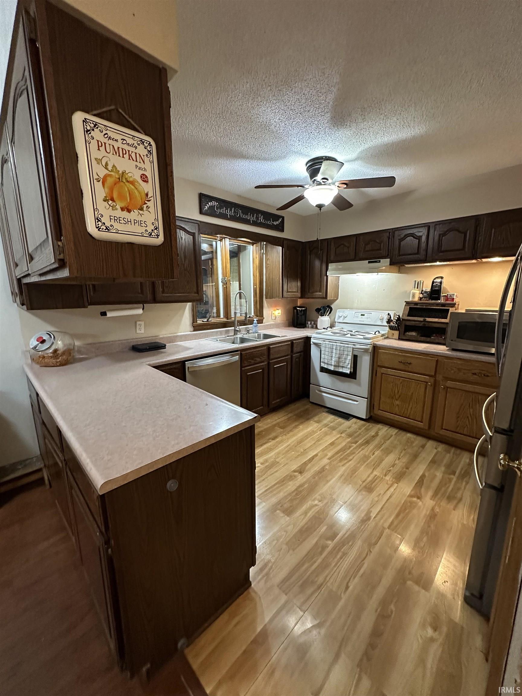 Photo 5 of 1863 S Lakeview Estate