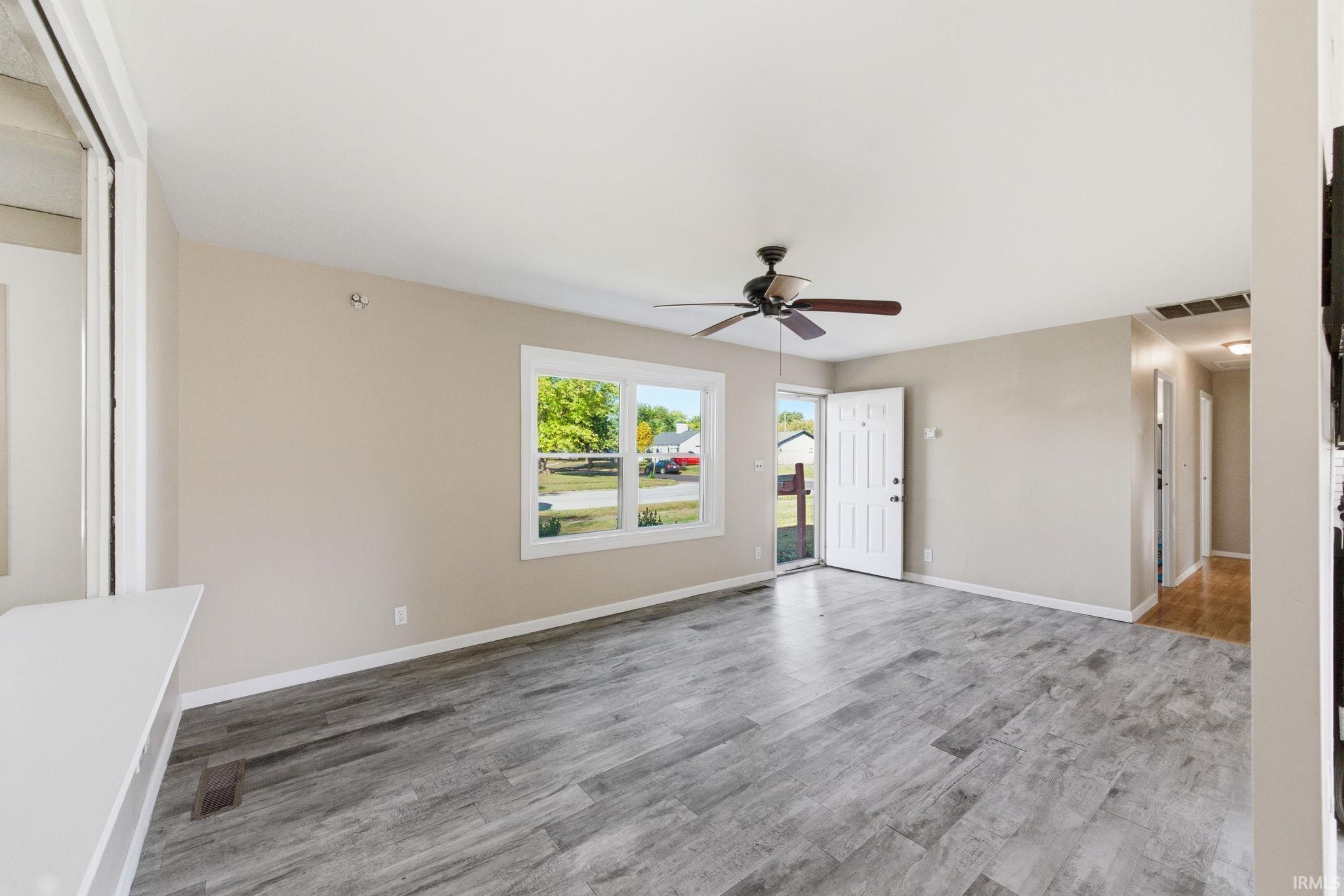 Homes for sale in Frankfort, IN | 359 Center Dr, Frankfort, IN 46041 | MLS# 202543452