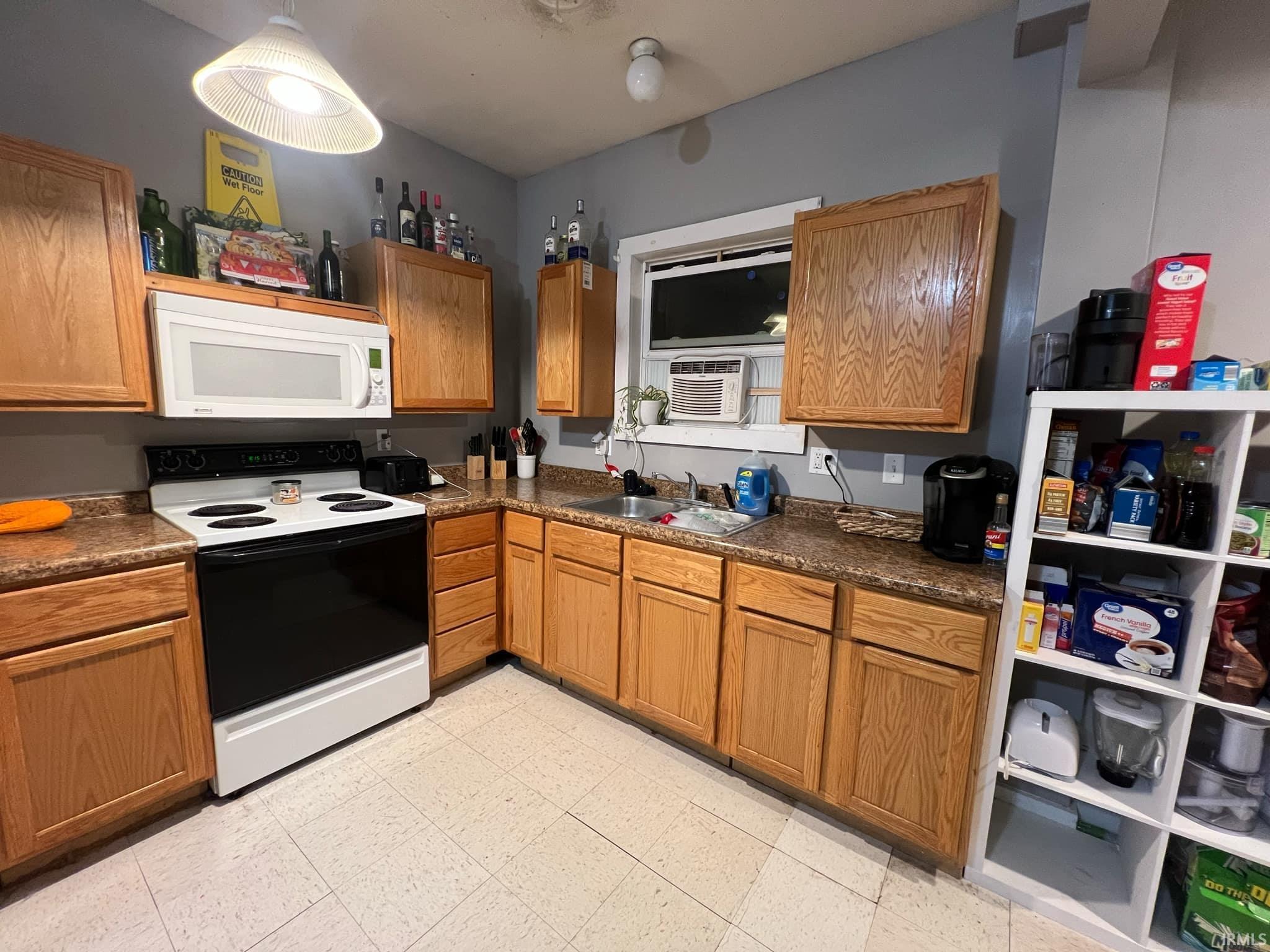 Photo 10 of 1035 N Jefferson Street