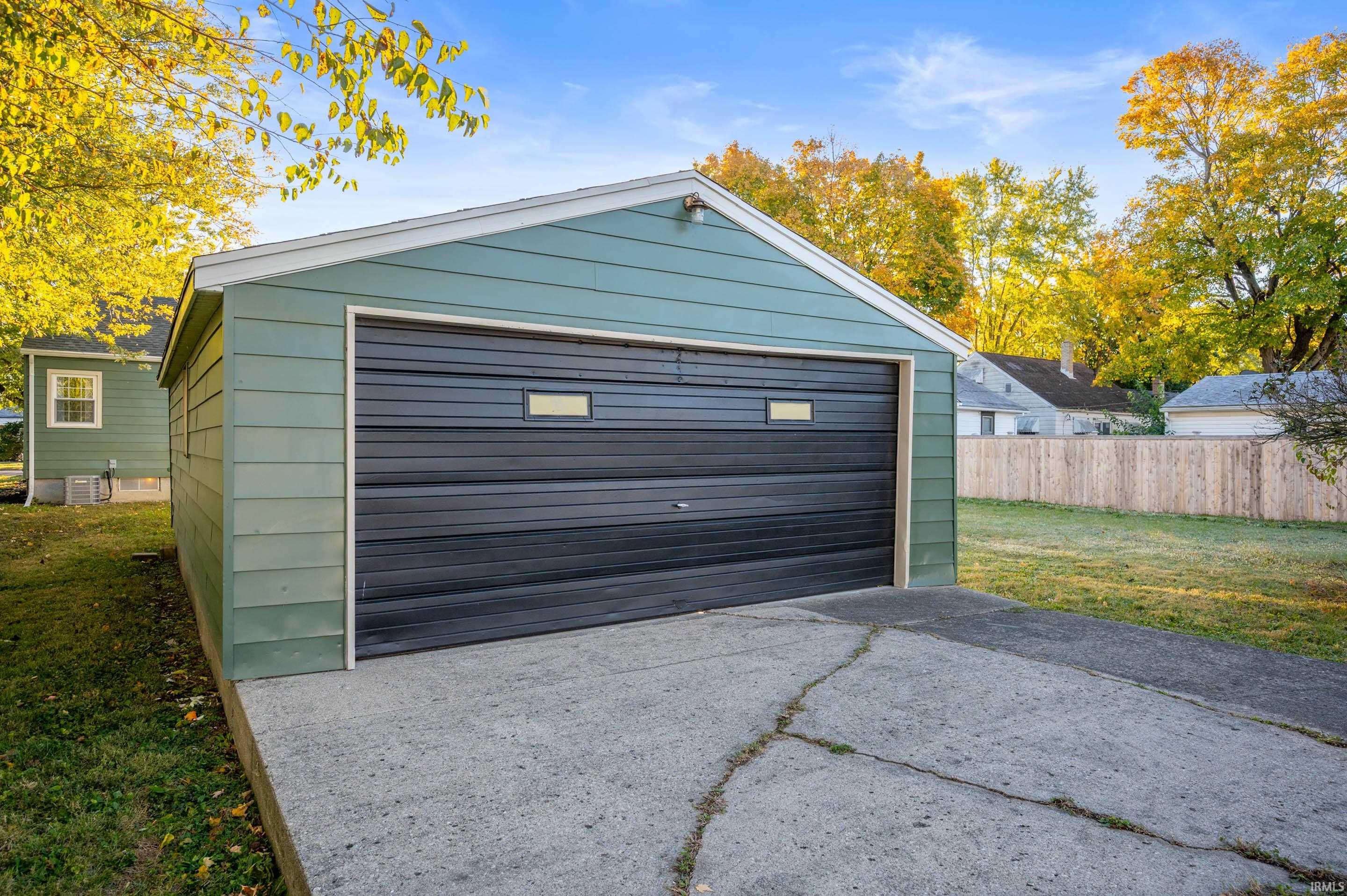 Homes for sale in Muncie, IN | 2115 S Grant St, Muncie, IN 47302 | MLS# 202543620