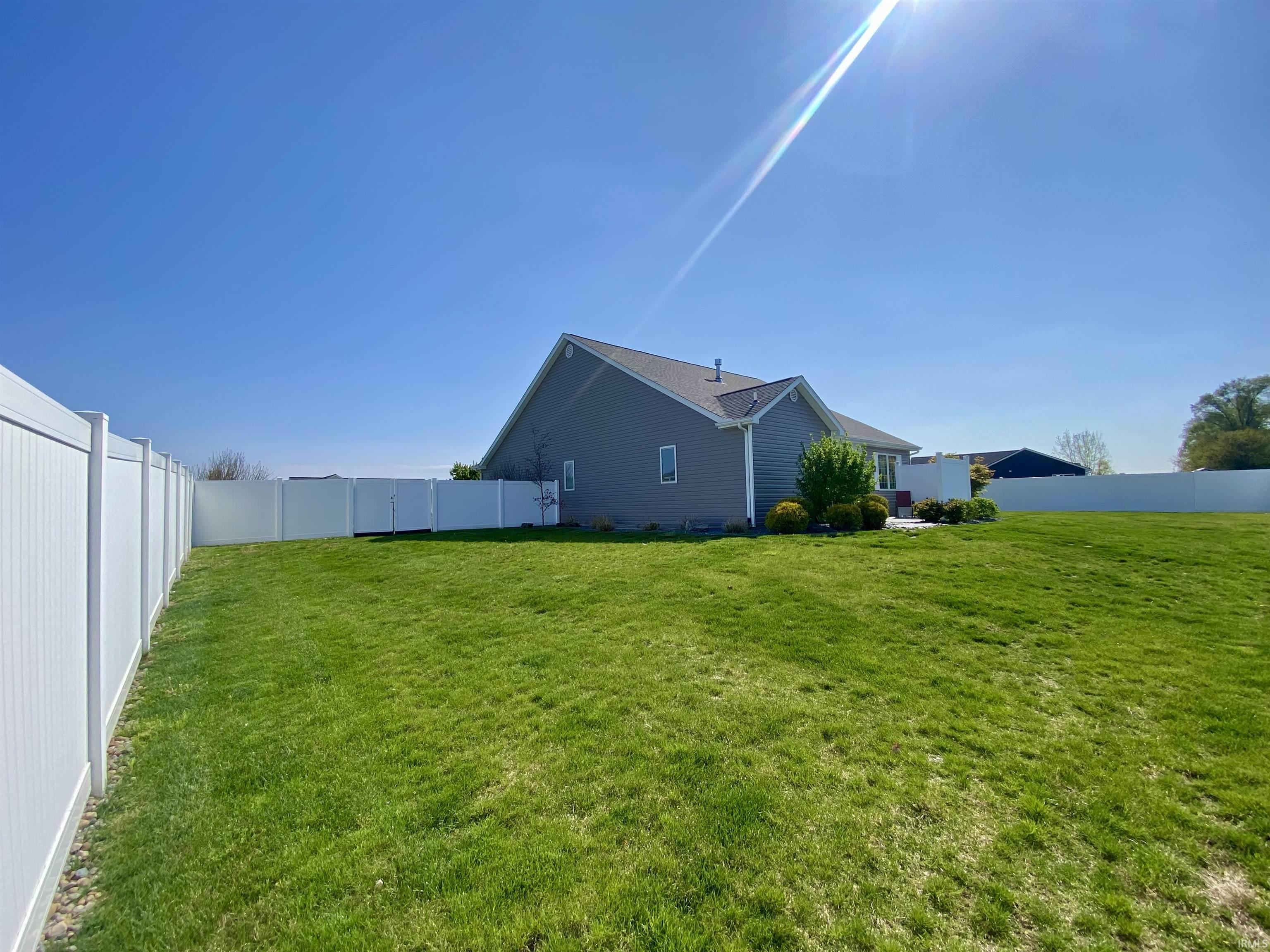 Homes for sale in Syracuse, IN | 4310 Duffy Dr, Syracuse, IN 46567 | MLS# 202543644