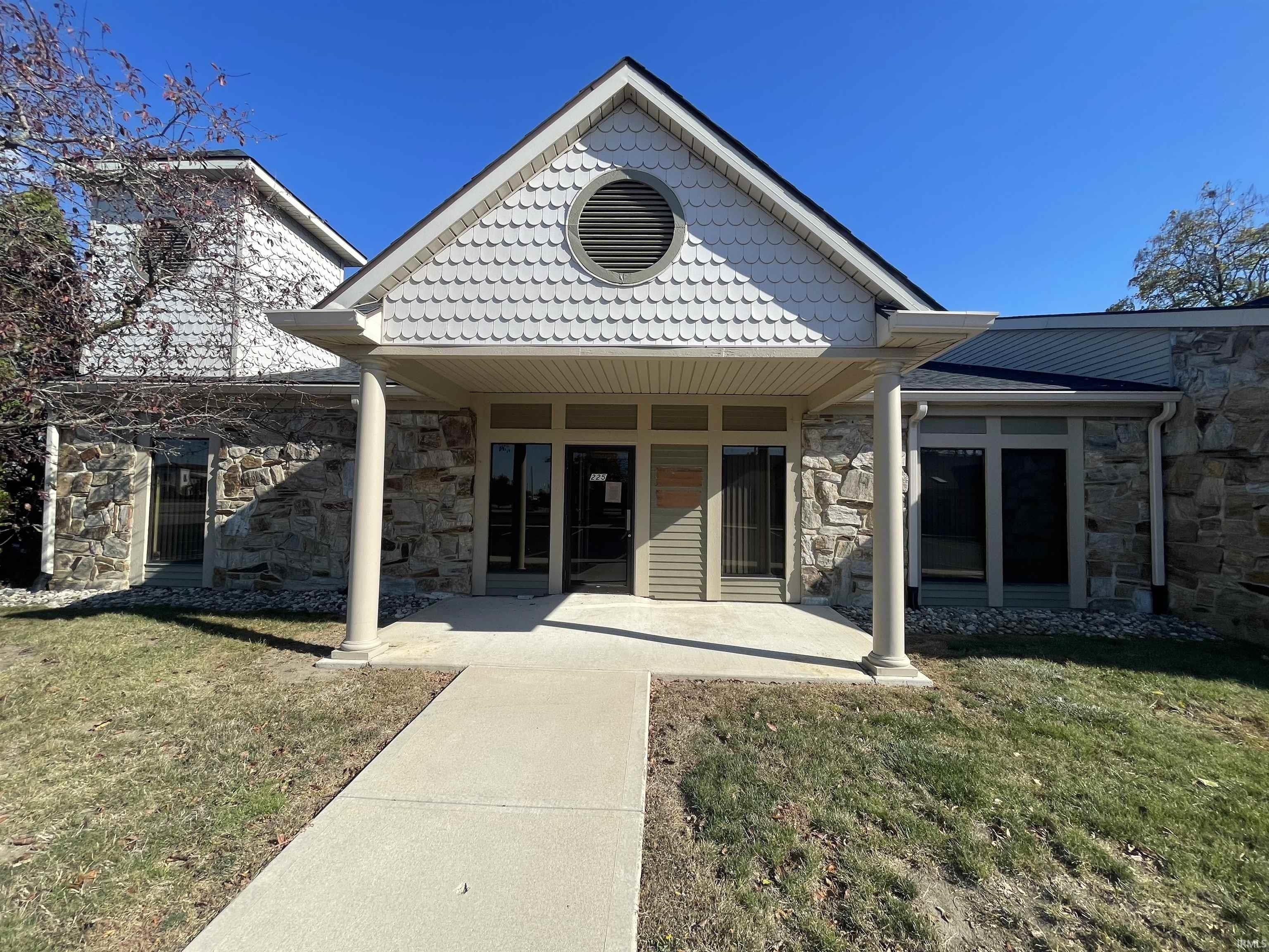 Photo 10 of 4011 W Jefferson Boulevard