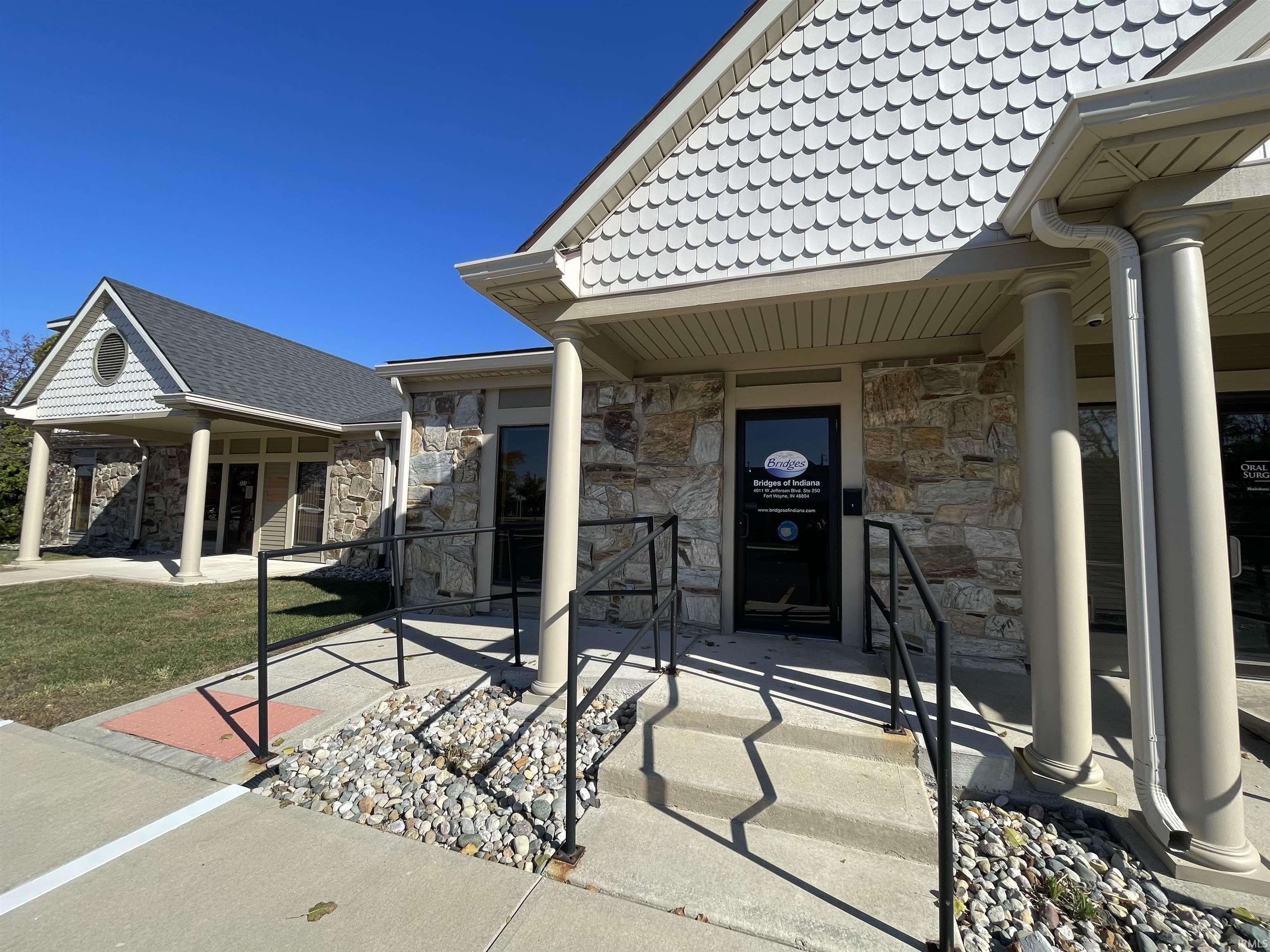 Photo 25 of 4011 W Jefferson Boulevard