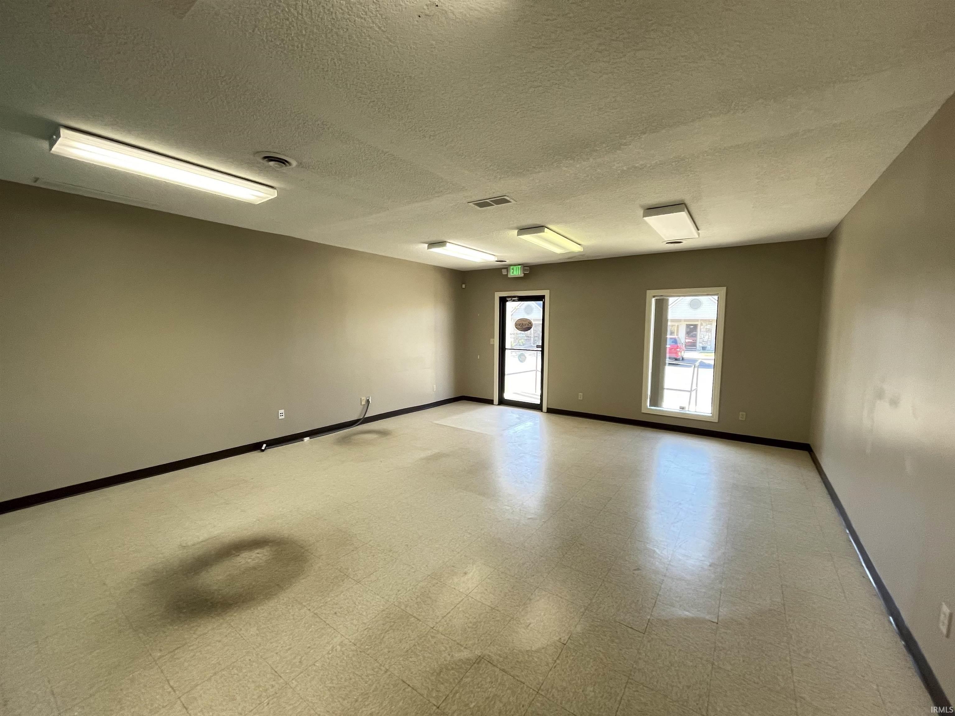 Photo 26 of 4011 W Jefferson Boulevard