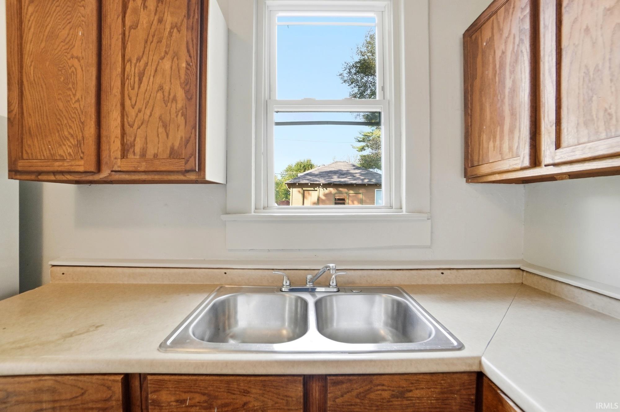 Photo 7 of 812 Huestis Avenue