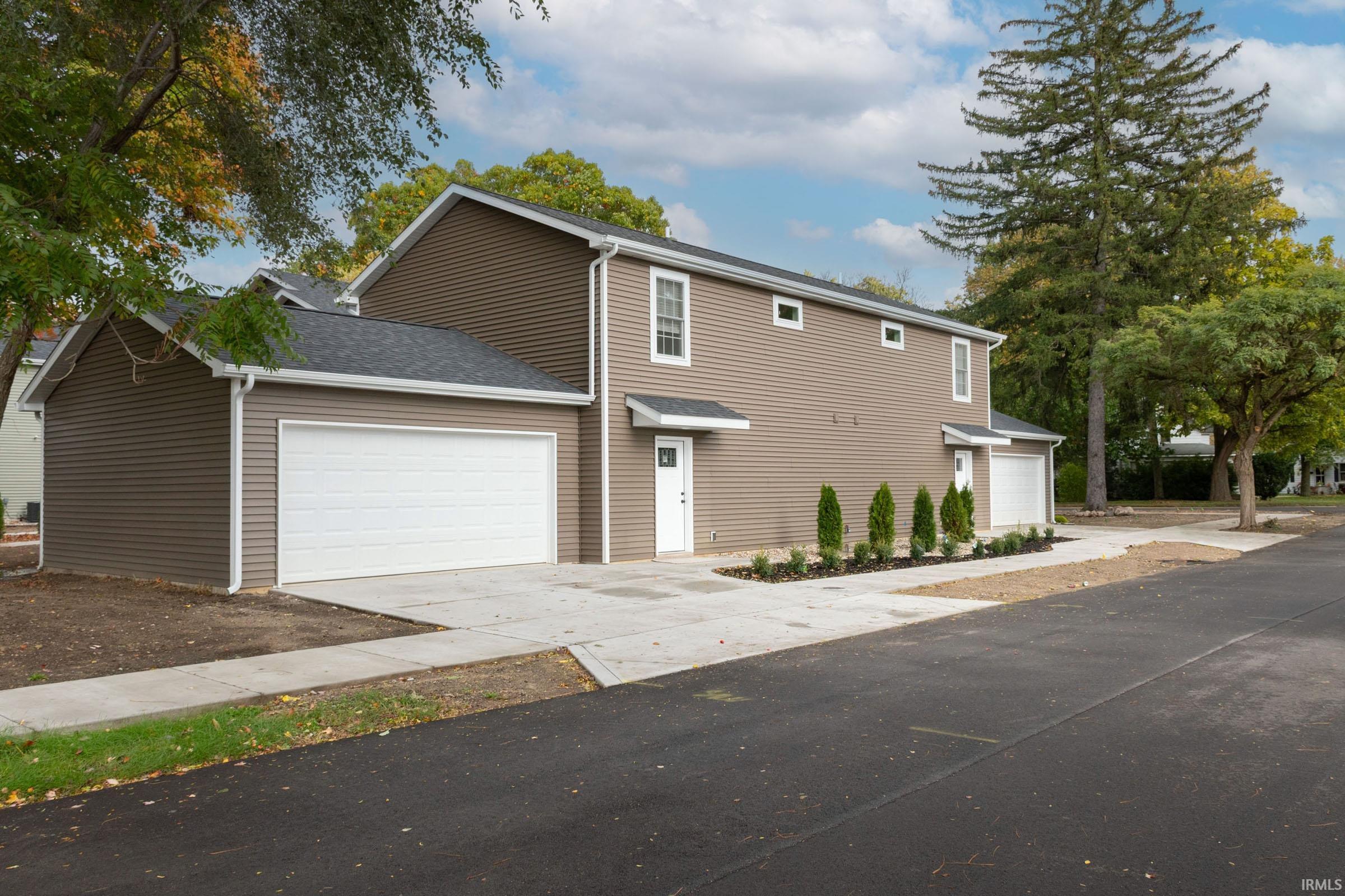 Photo 0 of 1105-1107 Edwardsburg Ave