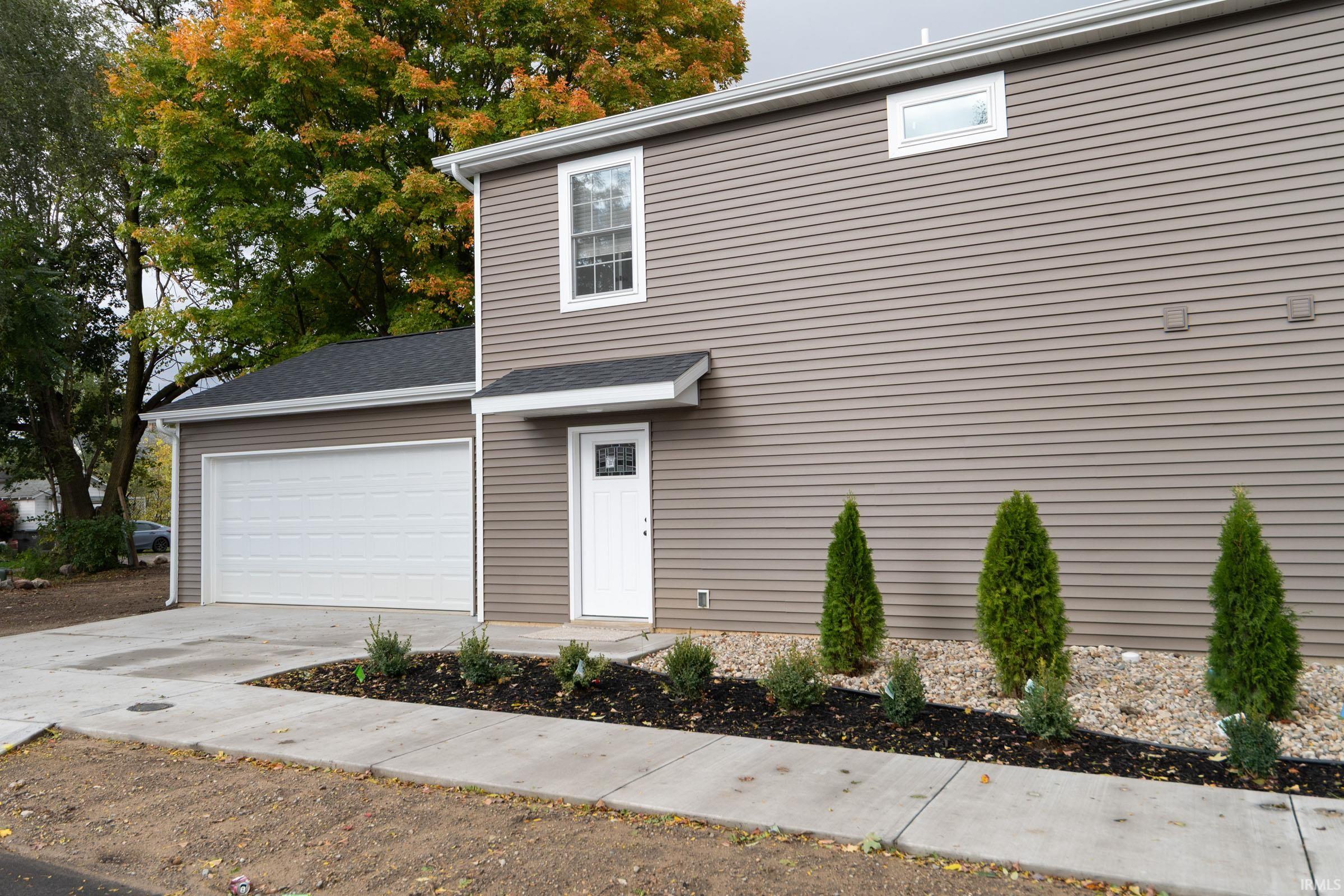 Photo 4 of 1105-1107 Edwardsburg Ave