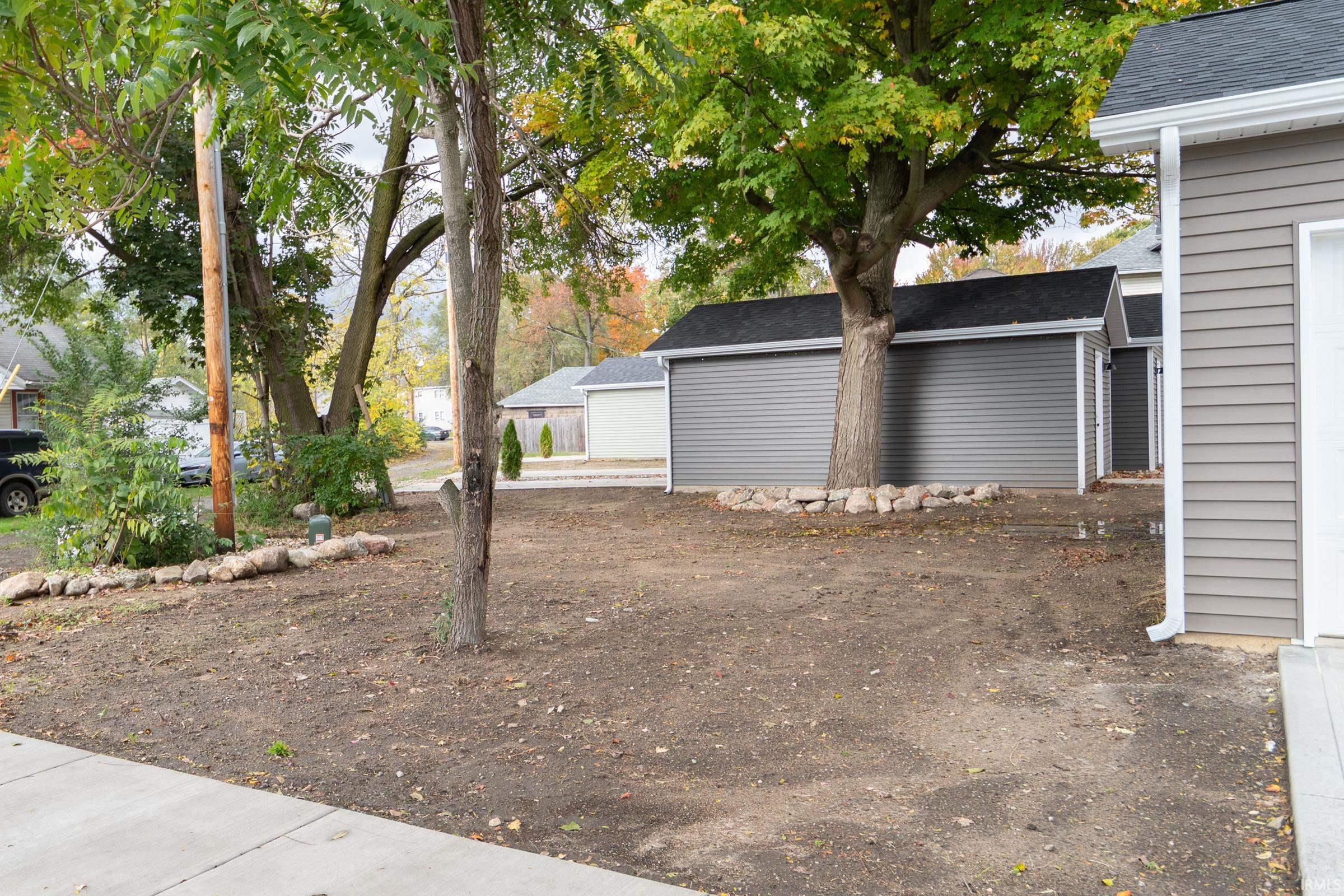 Photo 5 of 1105-1107 Edwardsburg Ave