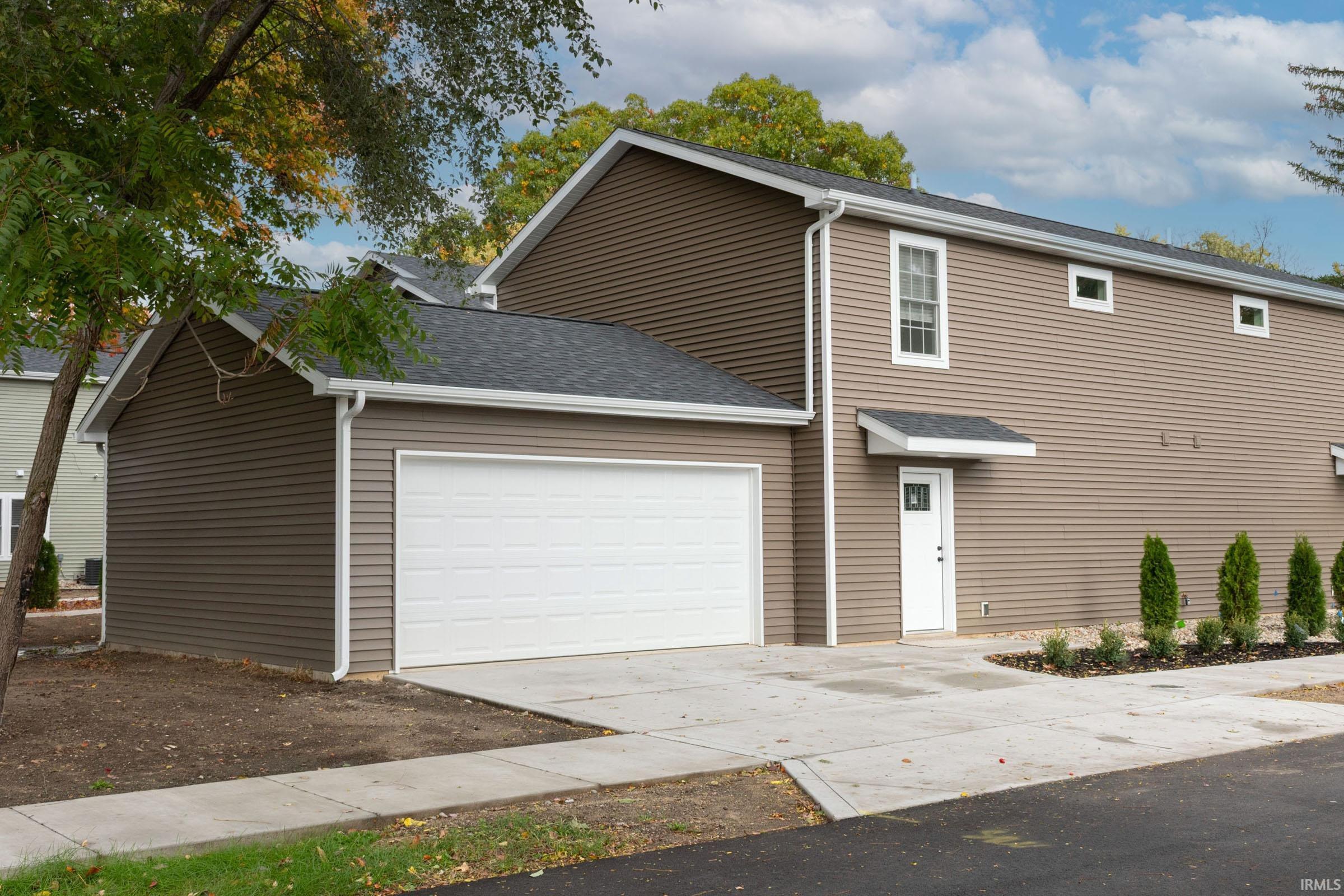 Photo 6 of 1105-1107 Edwardsburg Ave