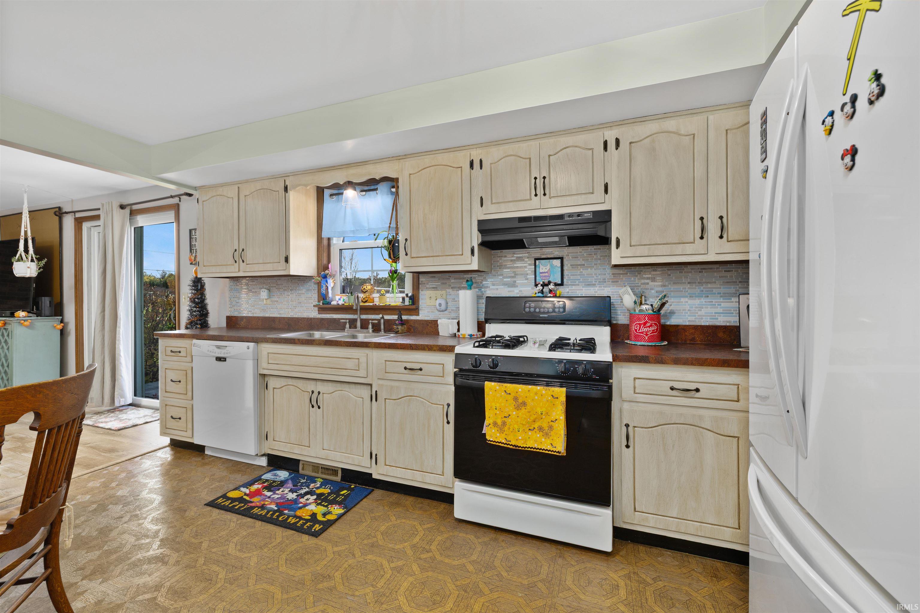 Photo 10 of 601 Iwo Street