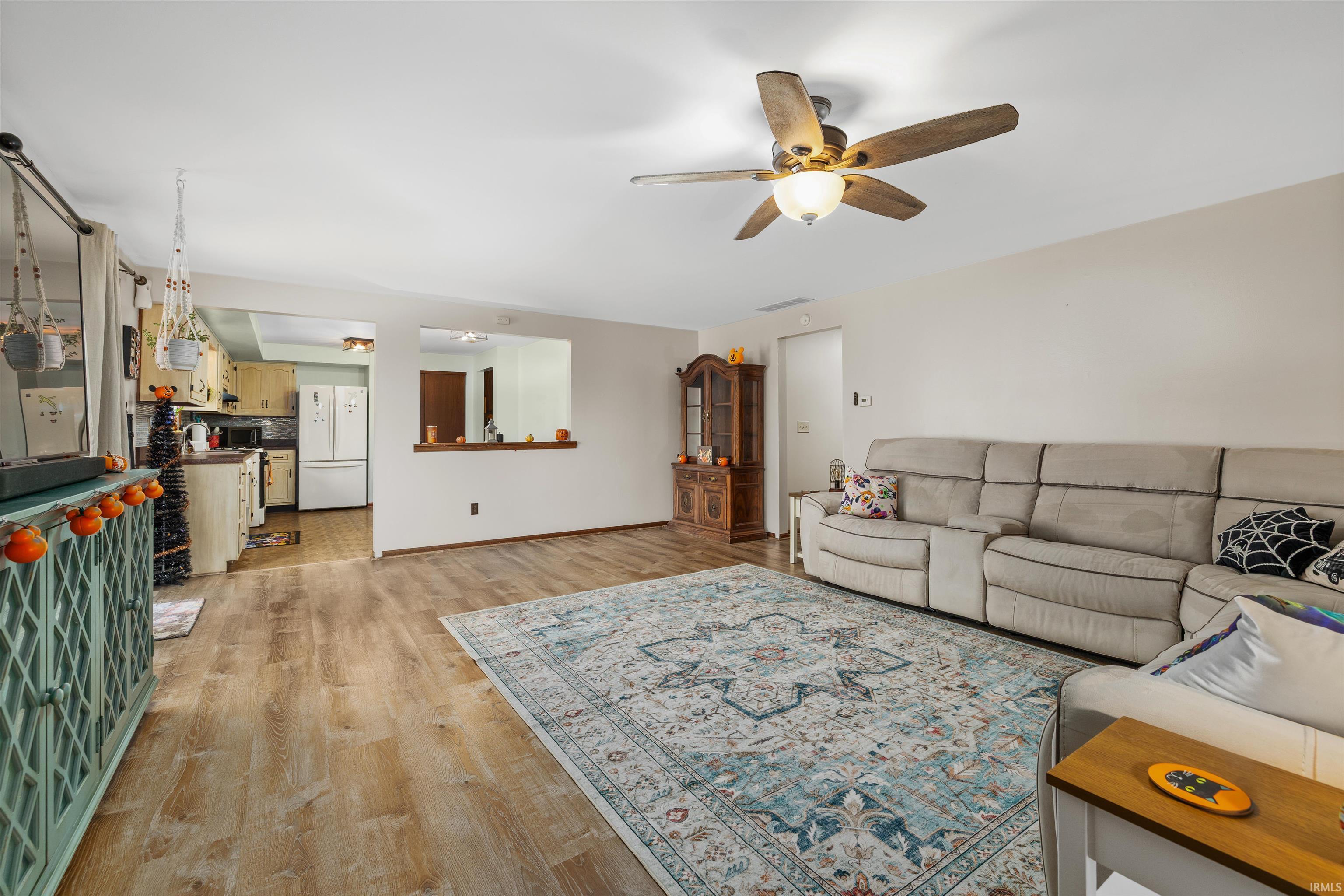 Photo 3 of 601 Iwo Street