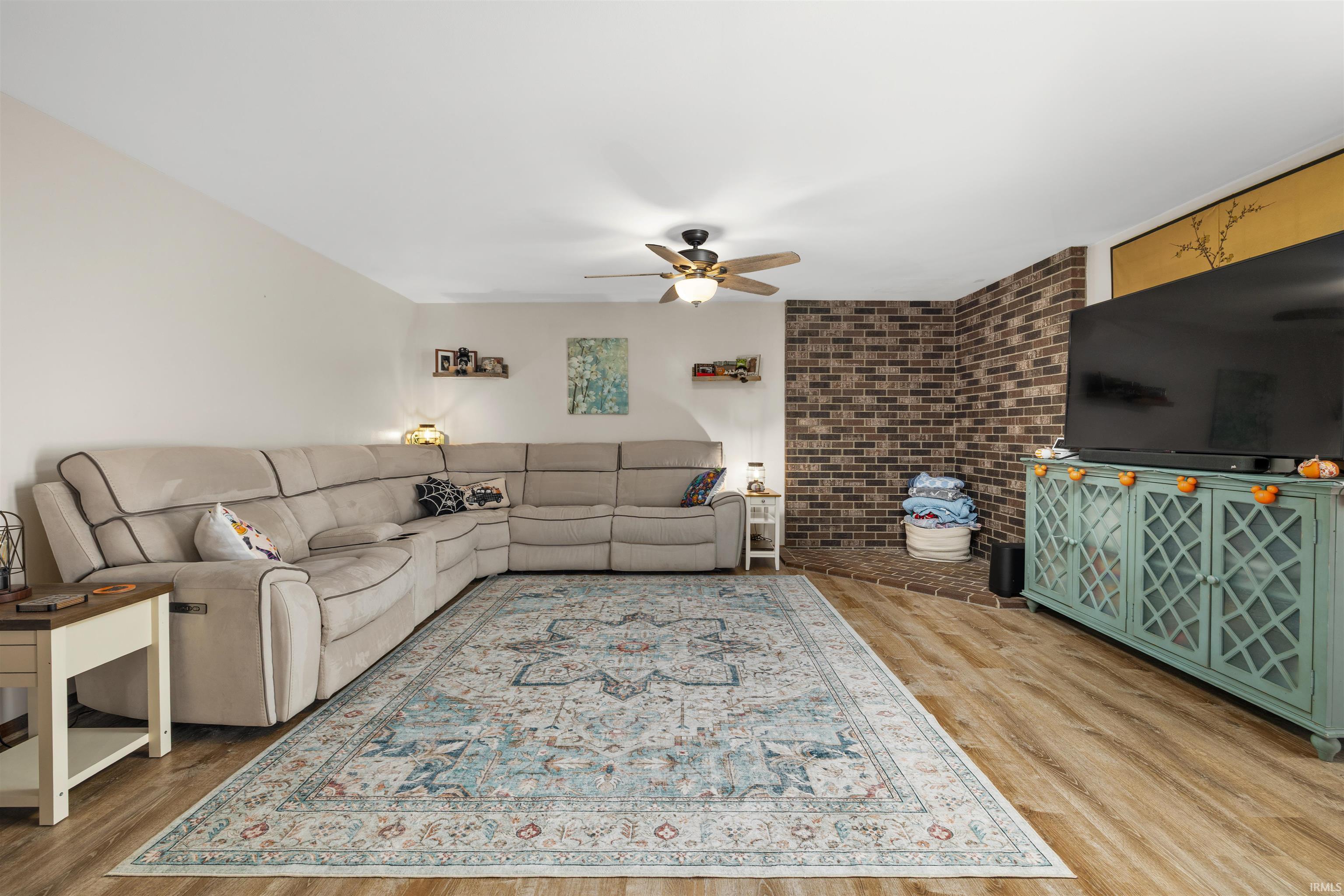 Photo 5 of 601 Iwo Street