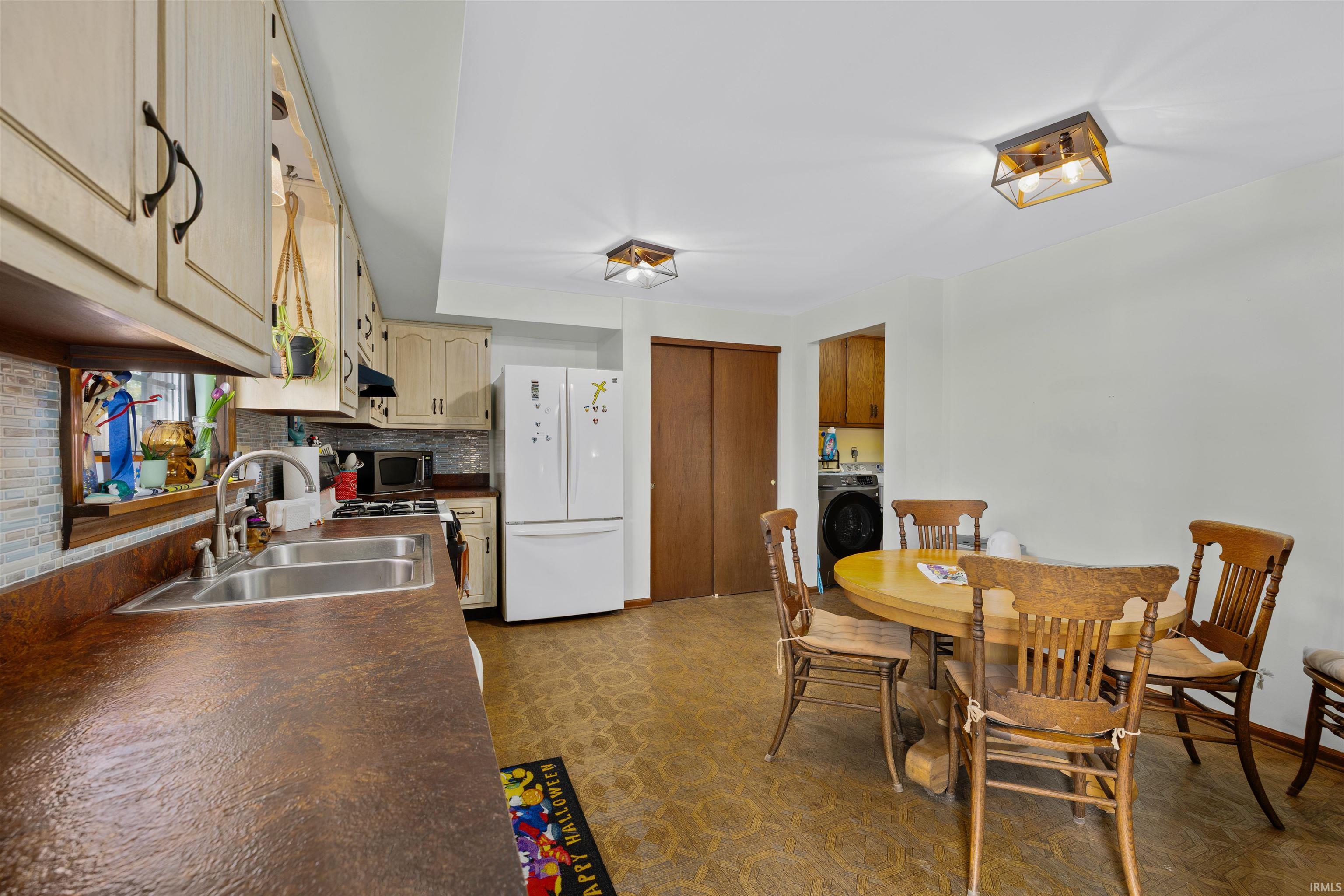 Photo 7 of 601 Iwo Street