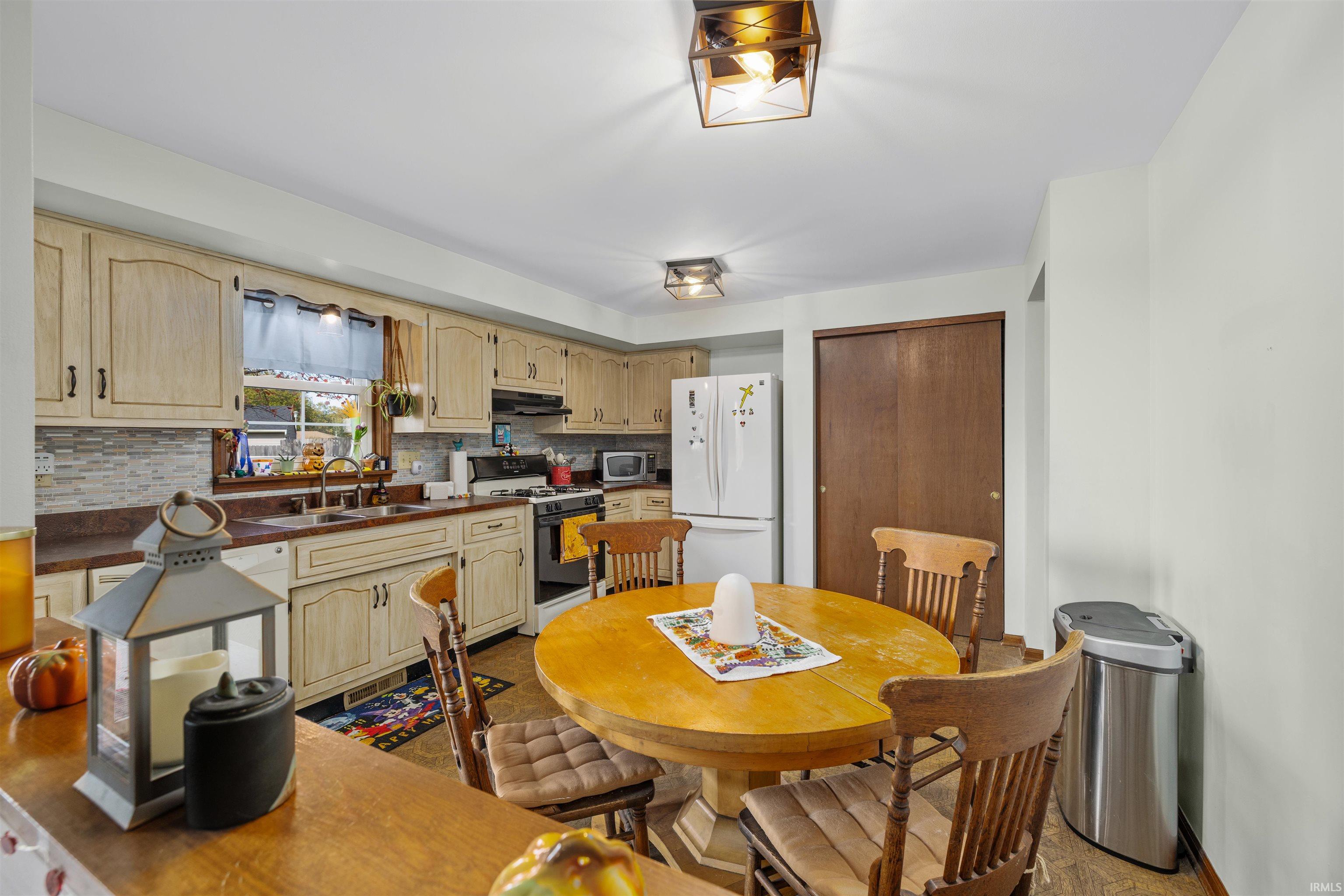 Photo 8 of 601 Iwo Street