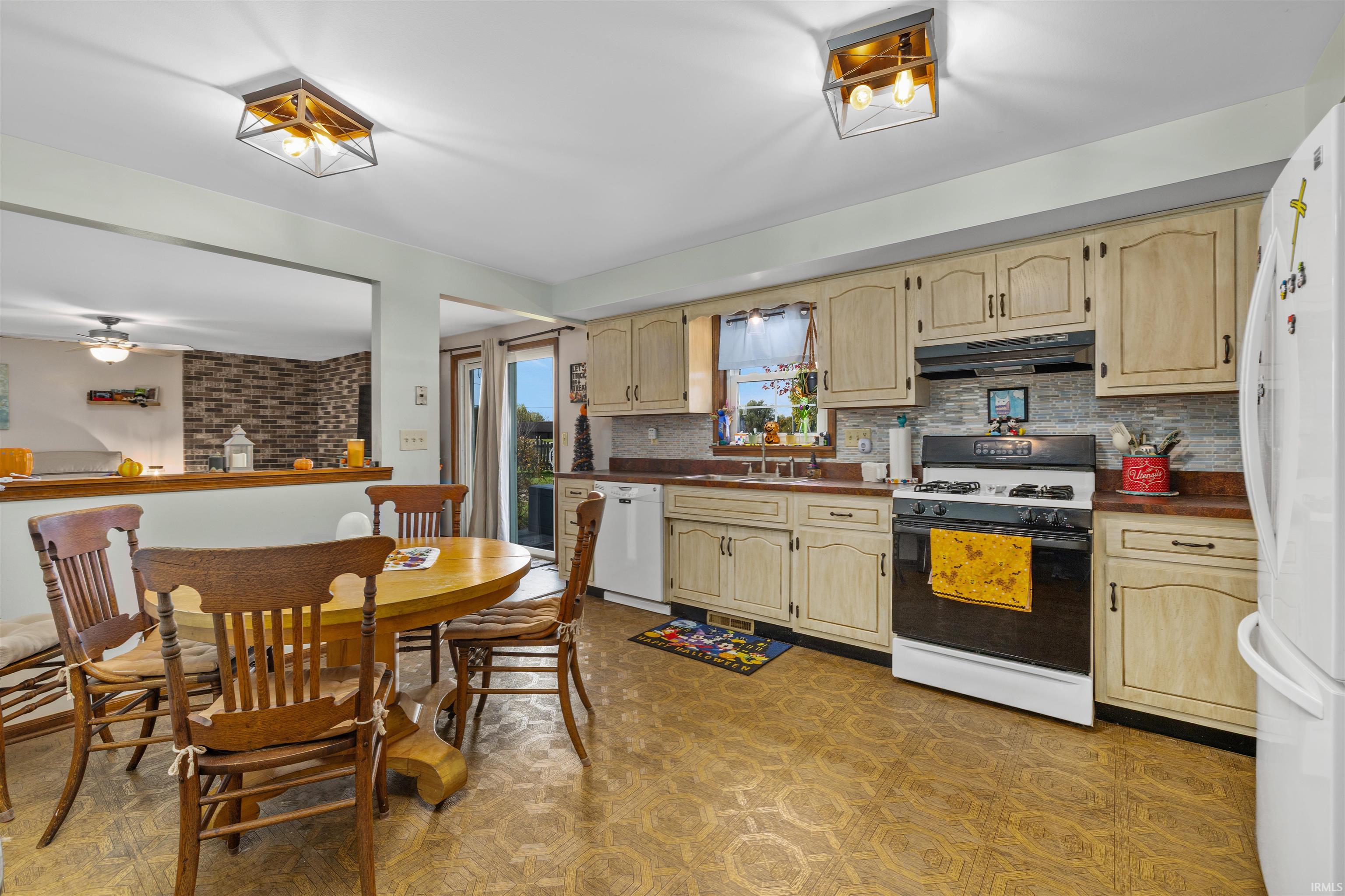 Photo 9 of 601 Iwo Street