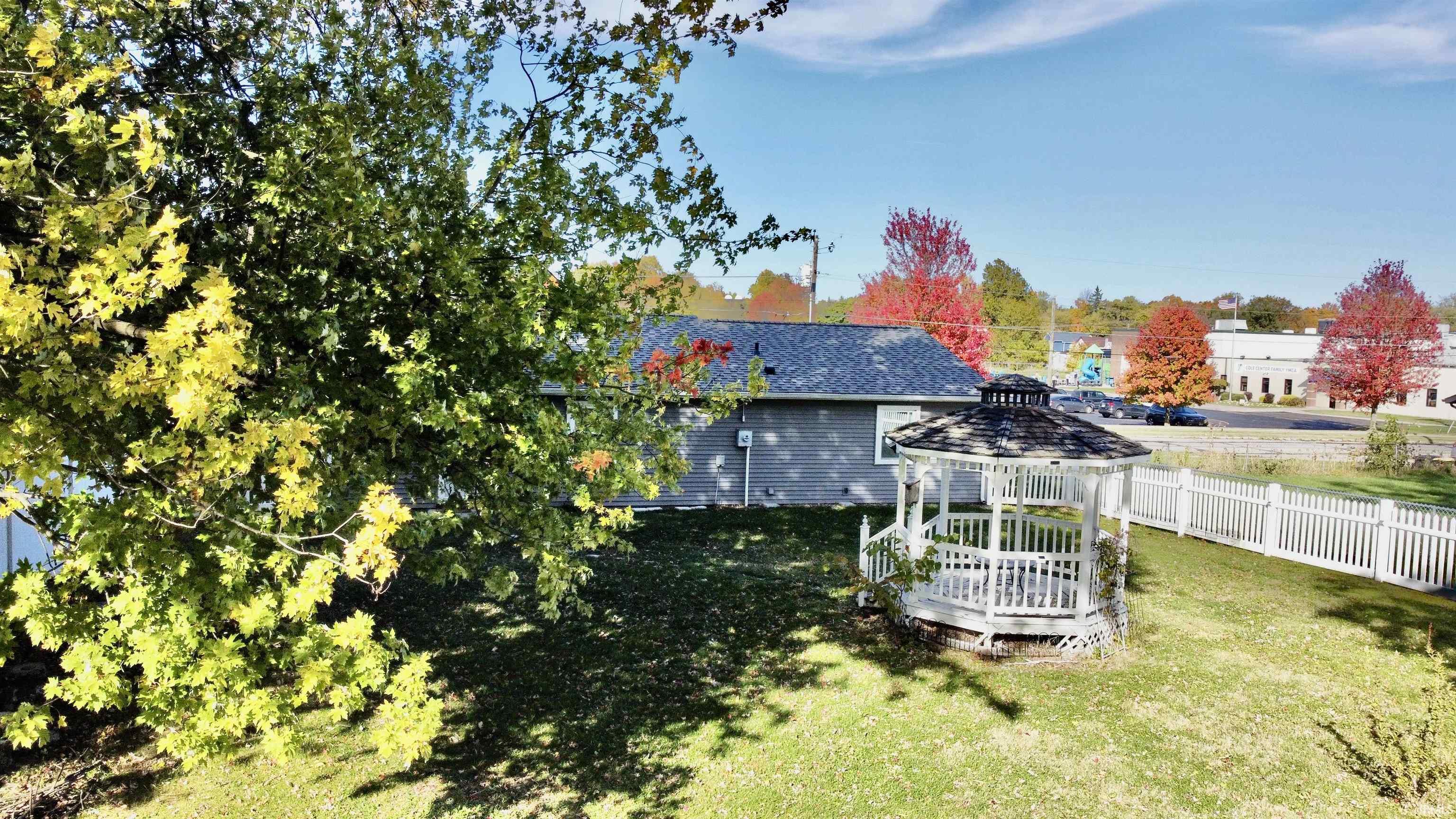 Photo 3 of 326 E Lisle Street