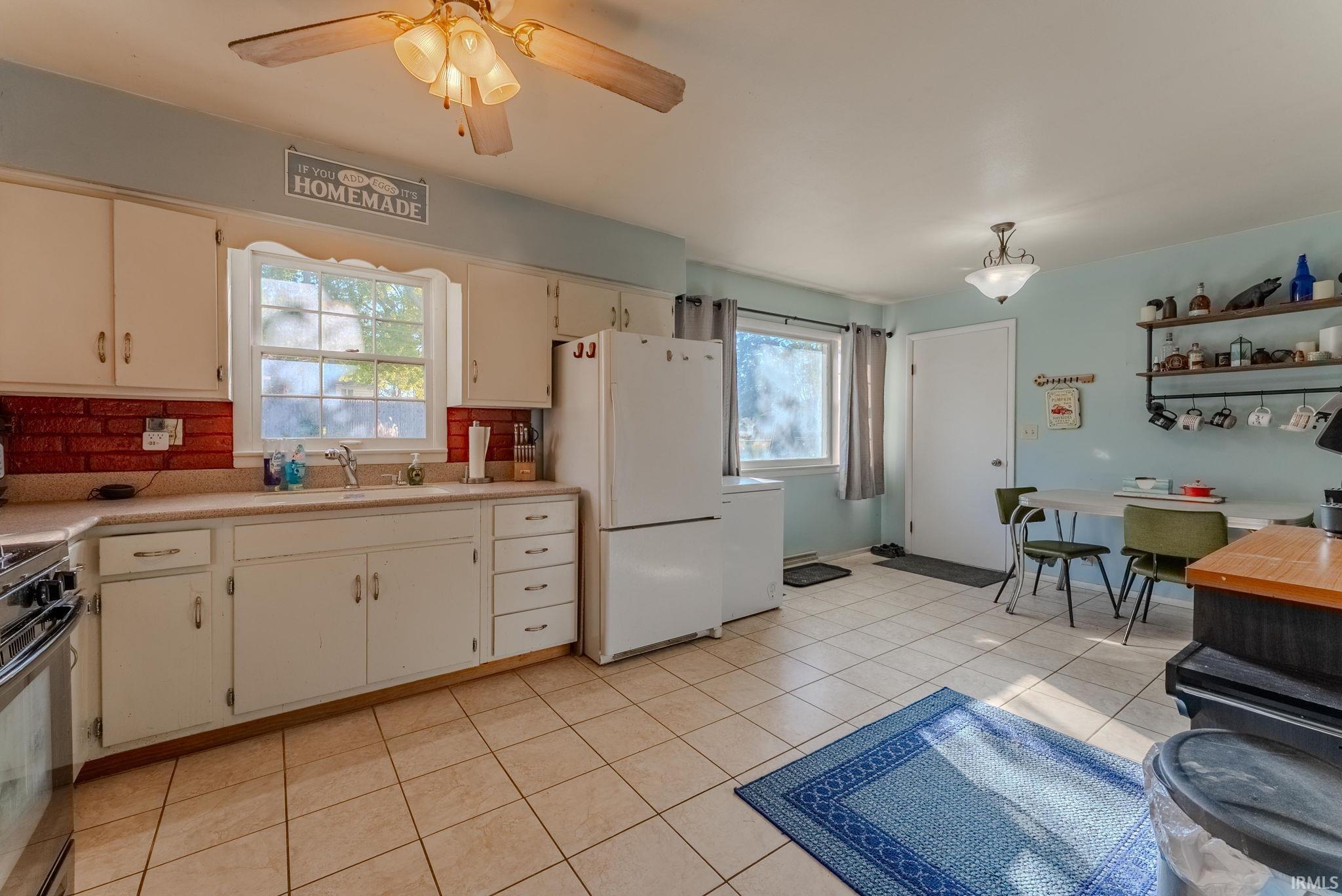 Photo 6 of 905 Sunset Drive