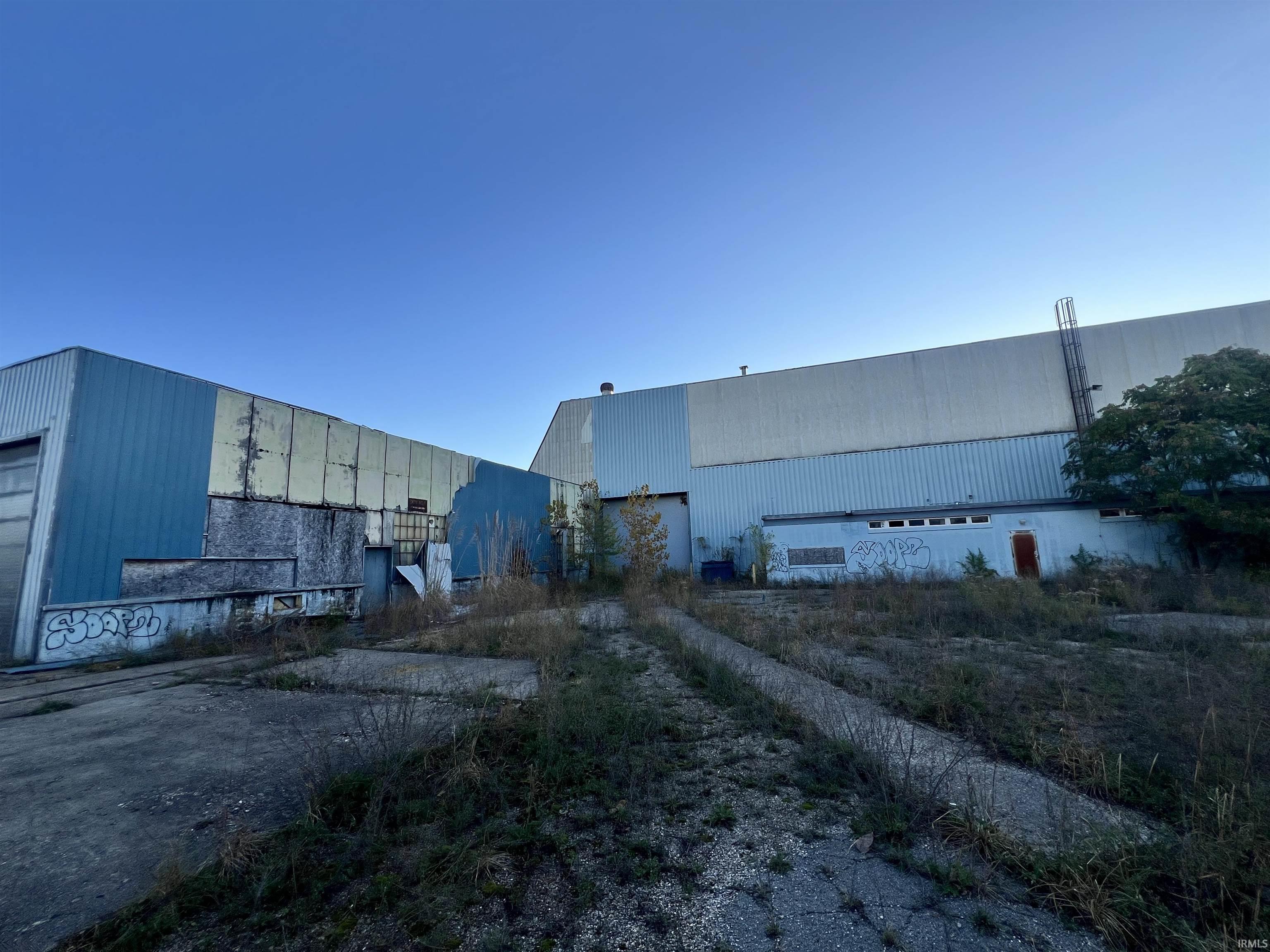 Photo 0 of 929 N Michigan Street