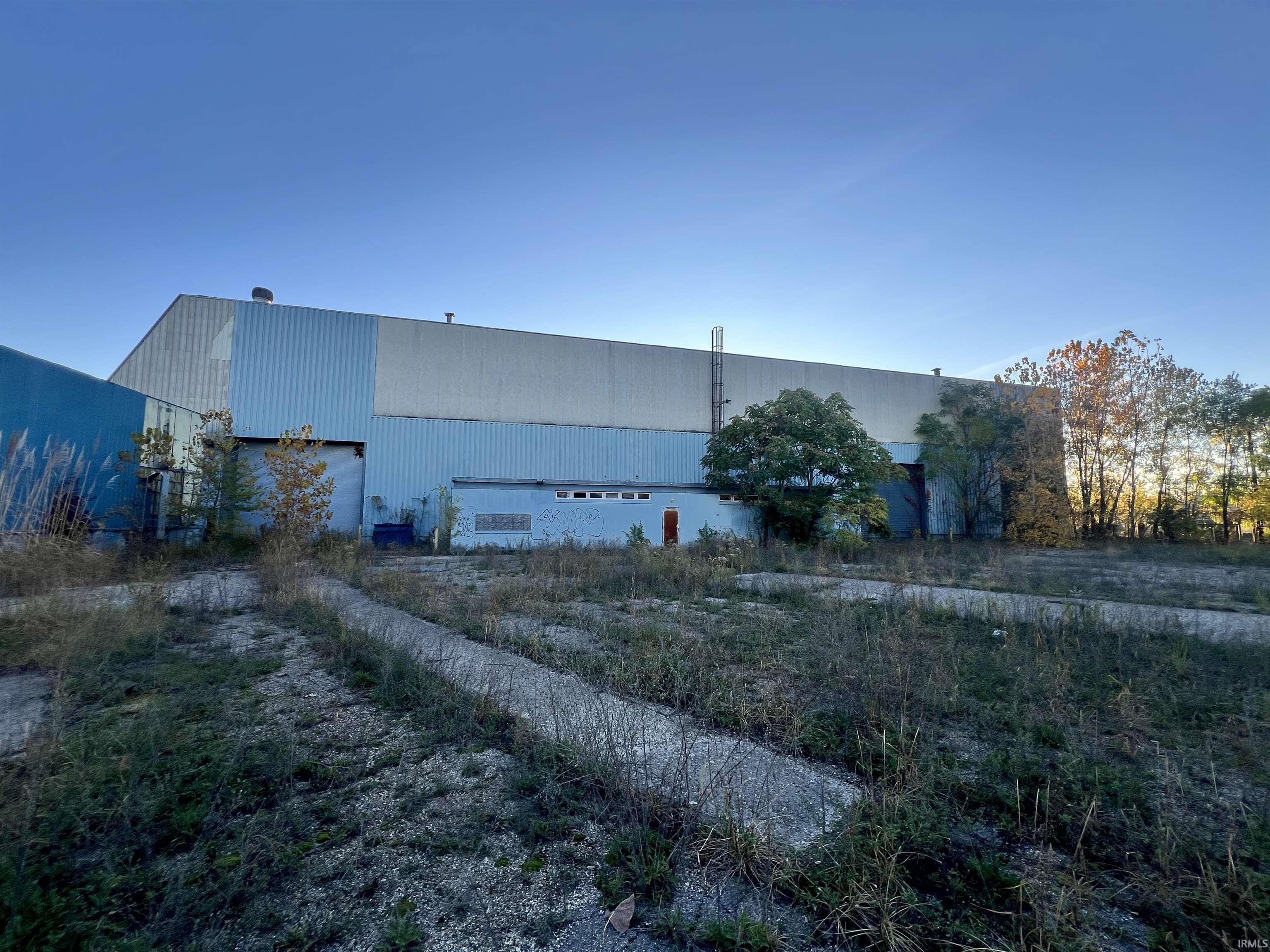 Photo 2 of 929 N Michigan Street