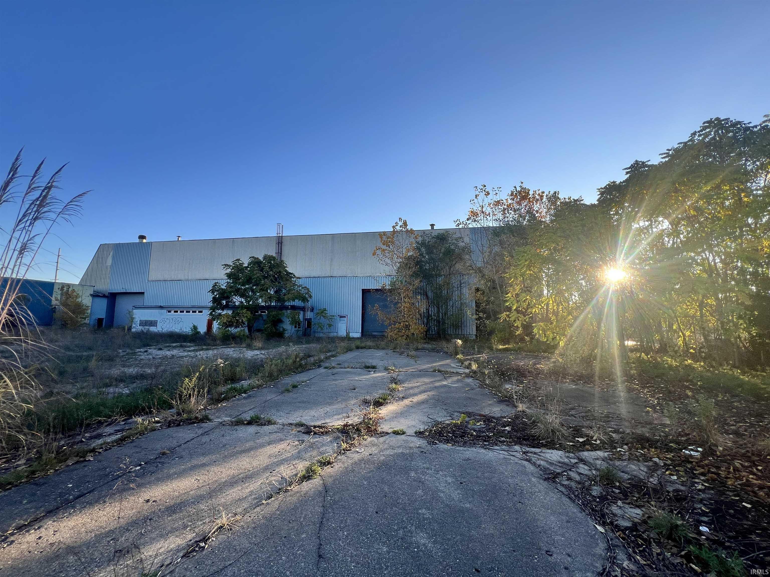 Photo 27 of 929 N Michigan Street