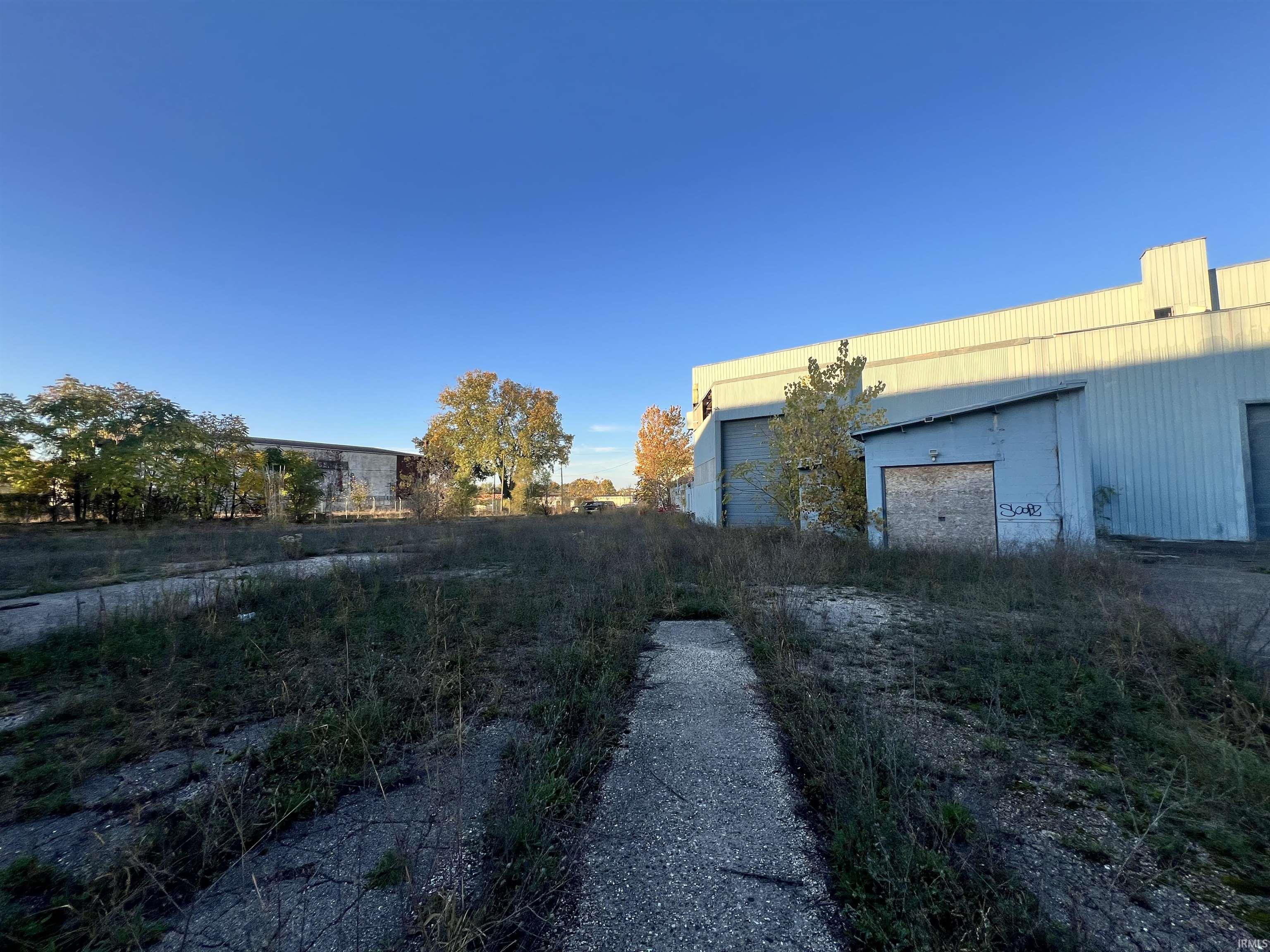 Photo 3 of 929 N Michigan Street