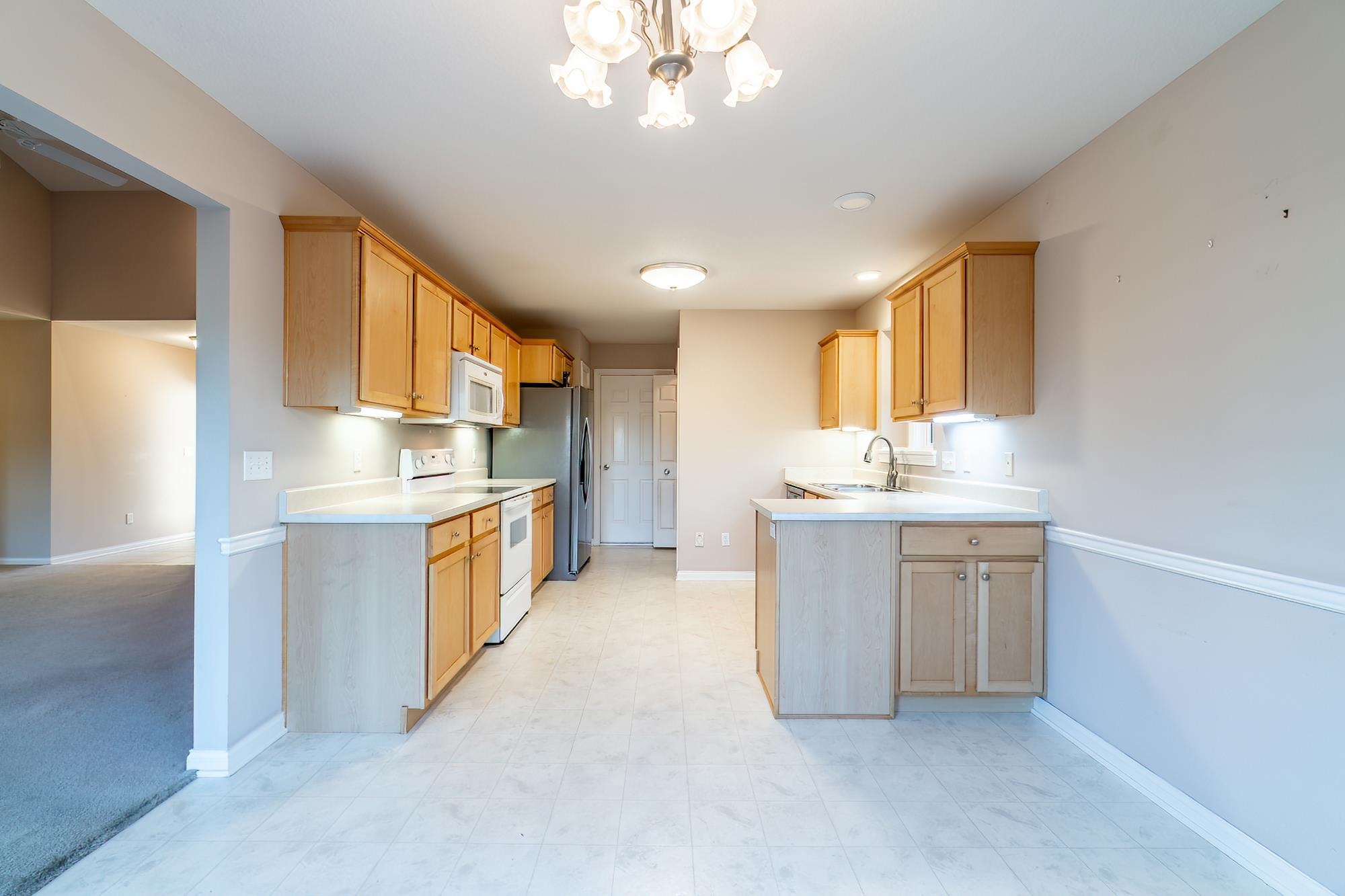 Photo 10 of 6717 Creekwood Lane