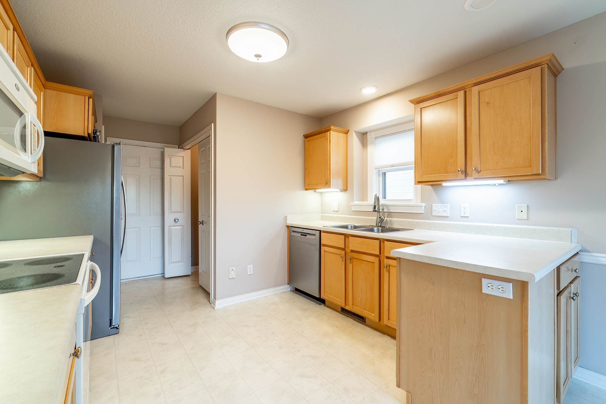 Photo 13 of 6717 Creekwood Lane