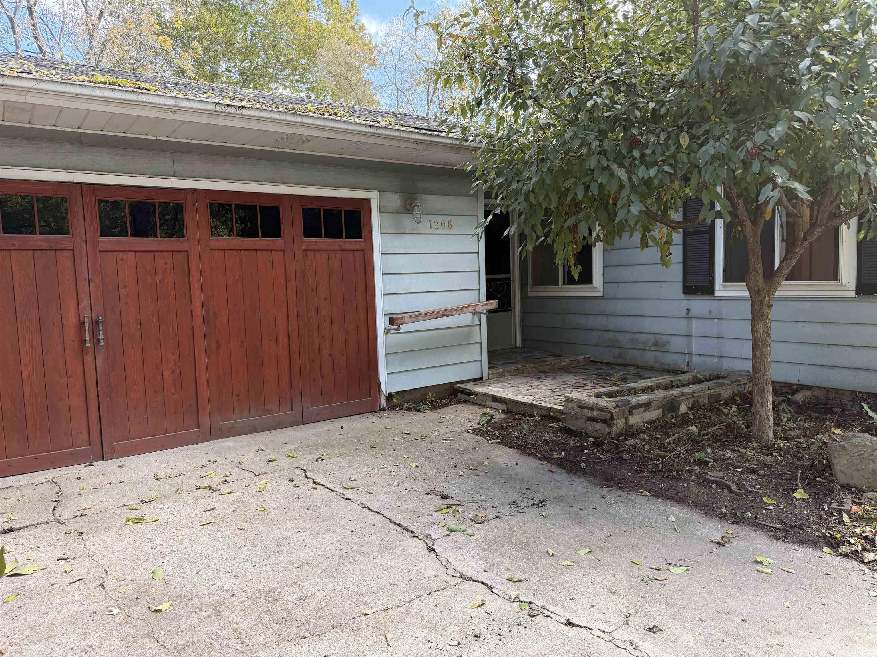 Homes for sale in Elkhart, IN | 1208 Davis St, Elkhart, IN 46516 | MLS# 202543979