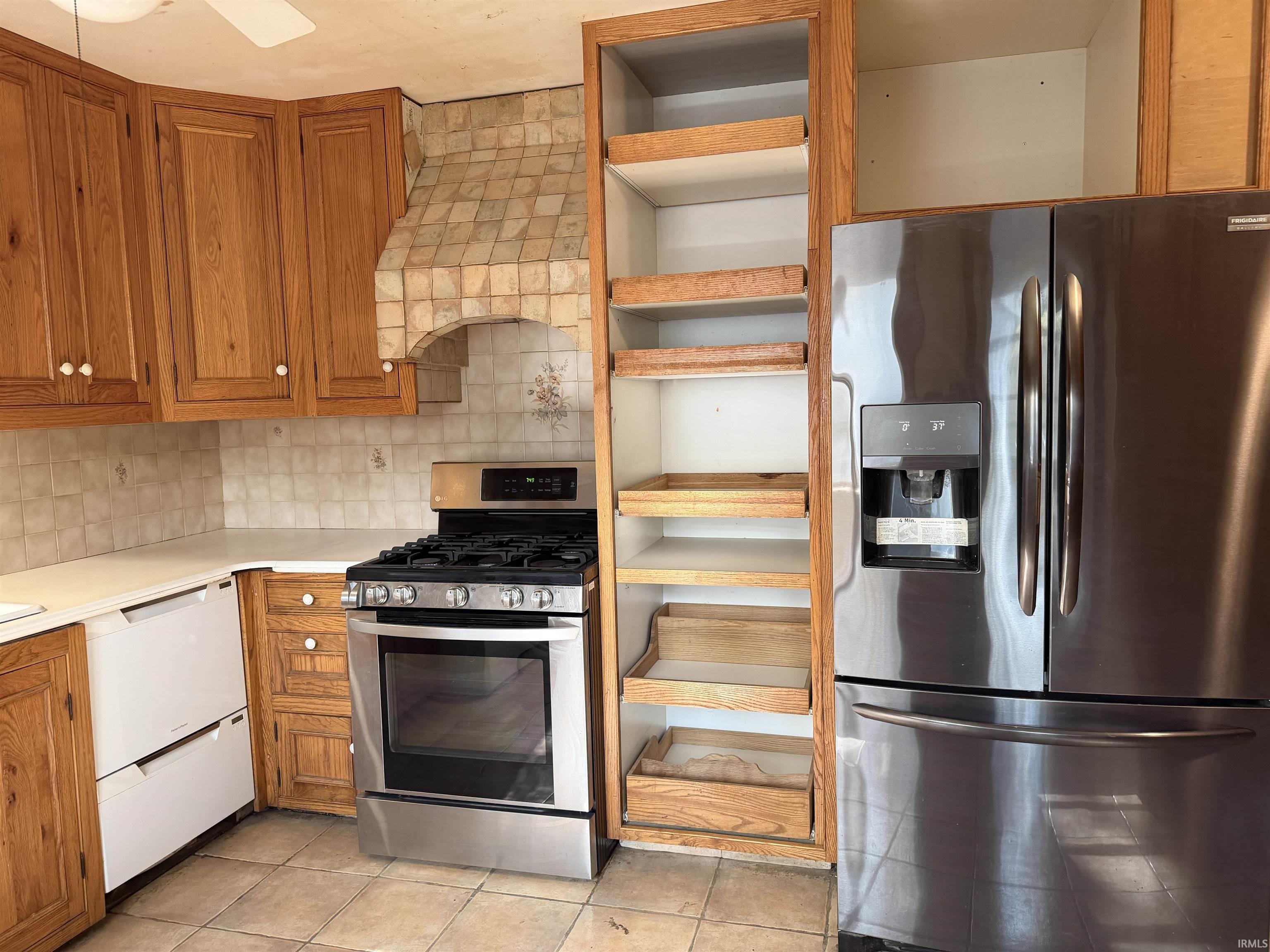 Homes for sale in Elkhart, IN | 1208 Davis St, Elkhart, IN 46516 | MLS# 202543979