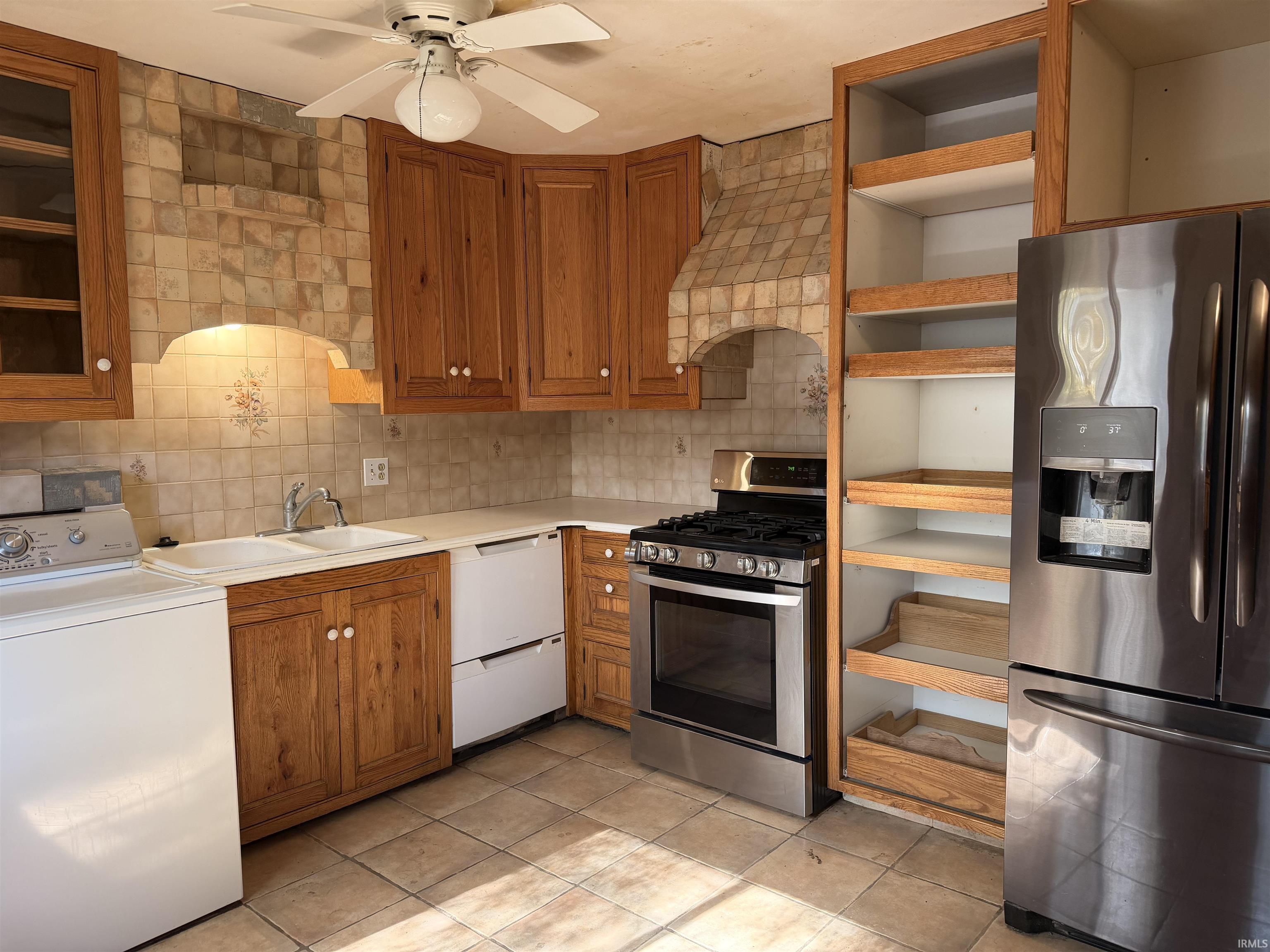 Homes for sale in Elkhart, IN | 1208 Davis St, Elkhart, IN 46516 | MLS# 202543979