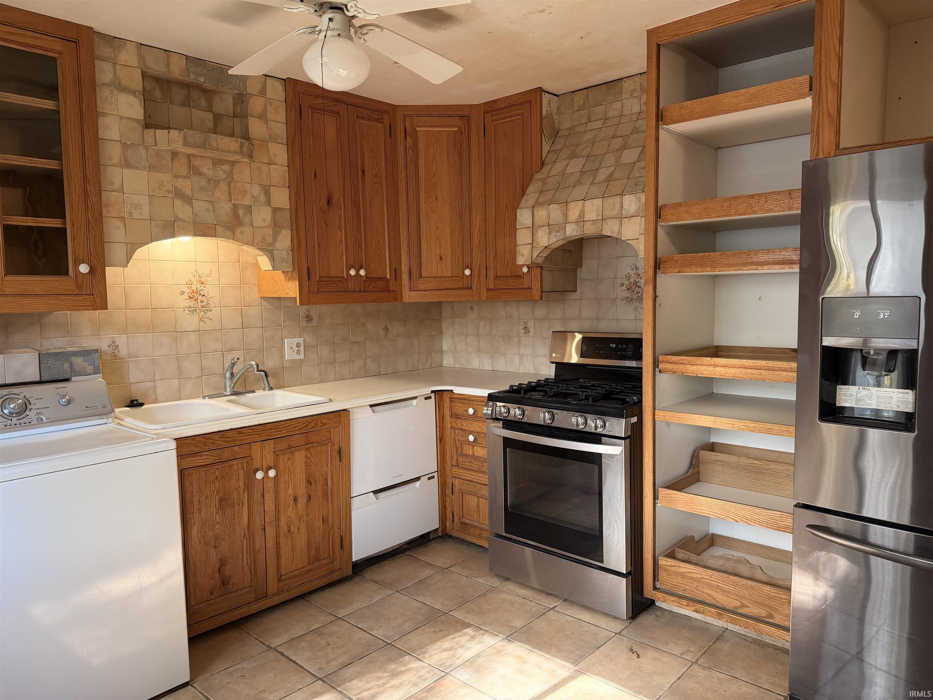 Homes for sale in Elkhart, IN | 1208 Davis St, Elkhart, IN 46516 | MLS# 202543979